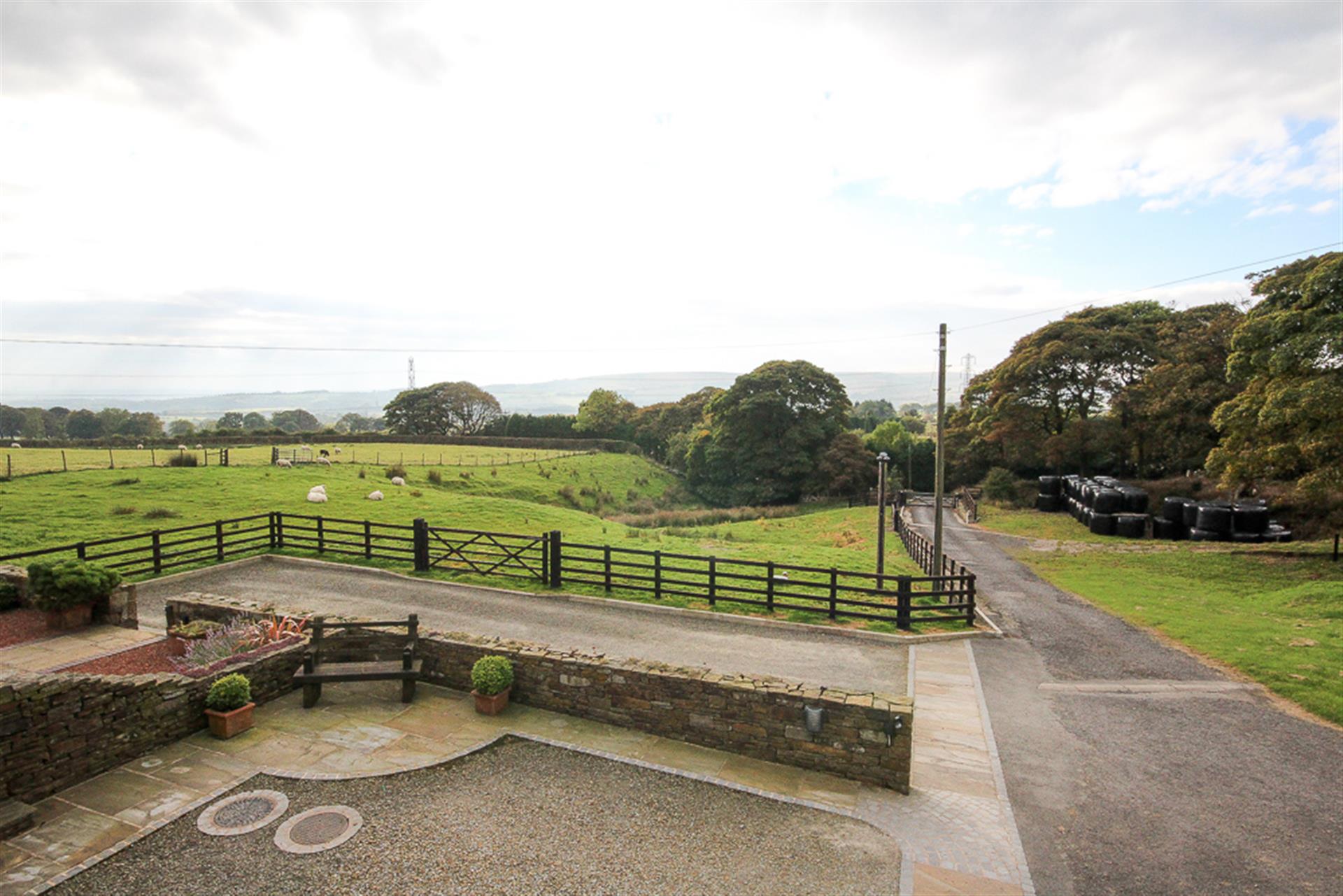 3 bedroom farm house character property To Let in Edgworth, Bolton, Lancs - View.