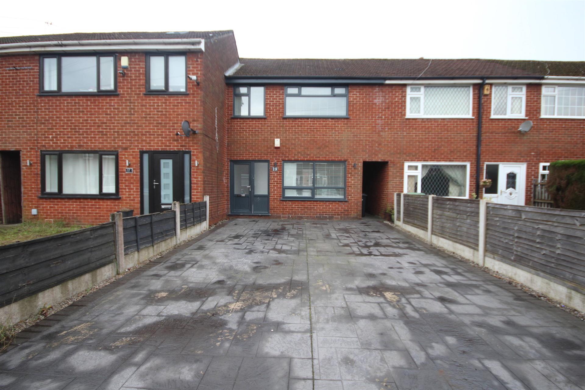 3 bedroom town house house To Let in Bromley Cross, Bolton, Lancs, . - Photo.