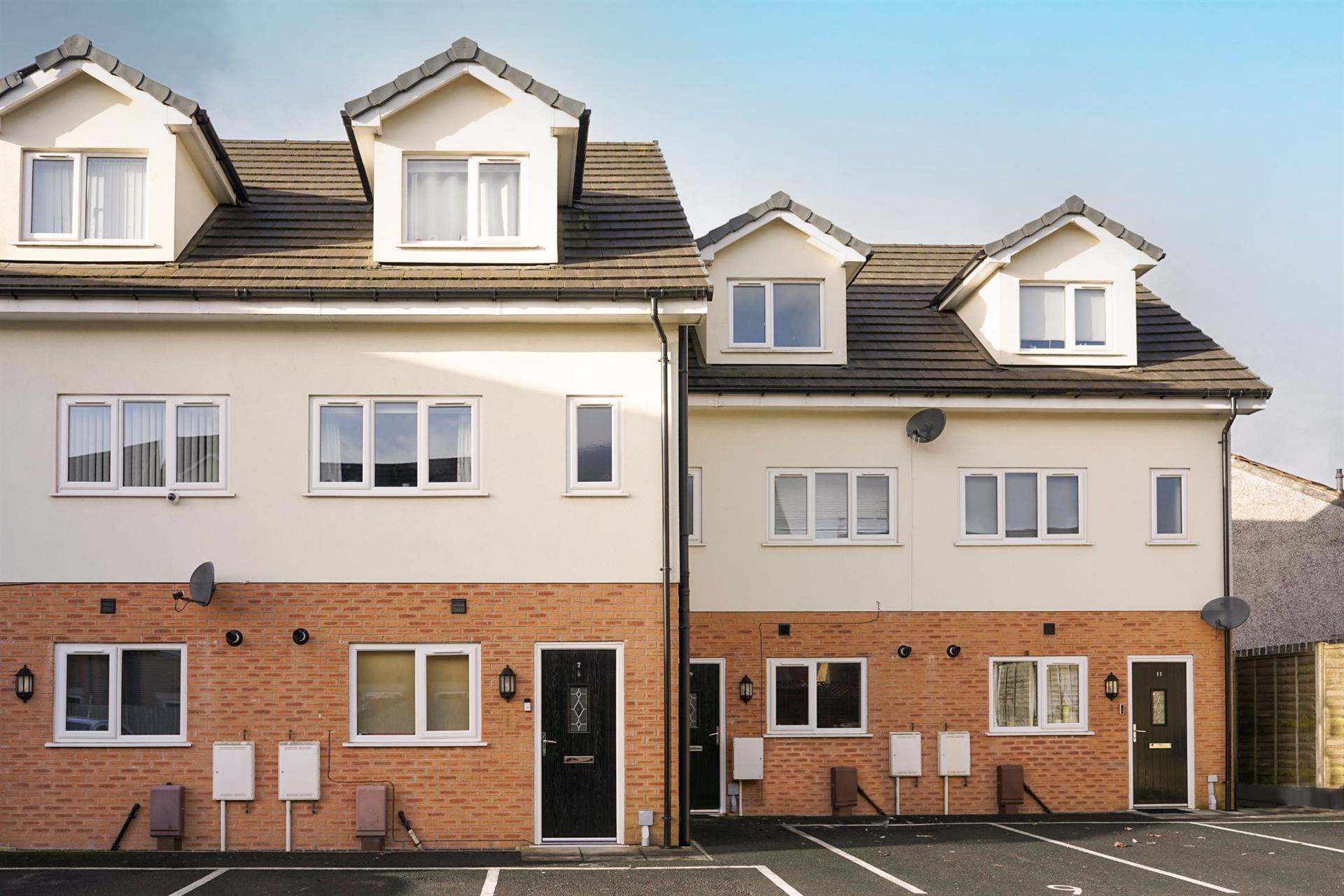 4 bedroom detached house Let Agreed in Bolton, Lancs - Photo.