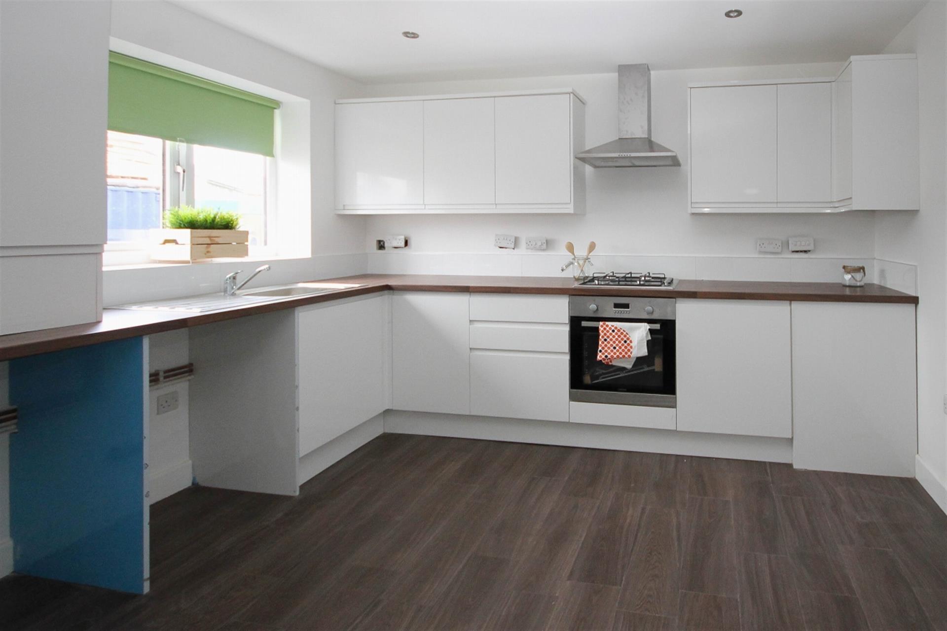 4 bedroom detached house Let Agreed in Bolton, Lancs - Kitchen.