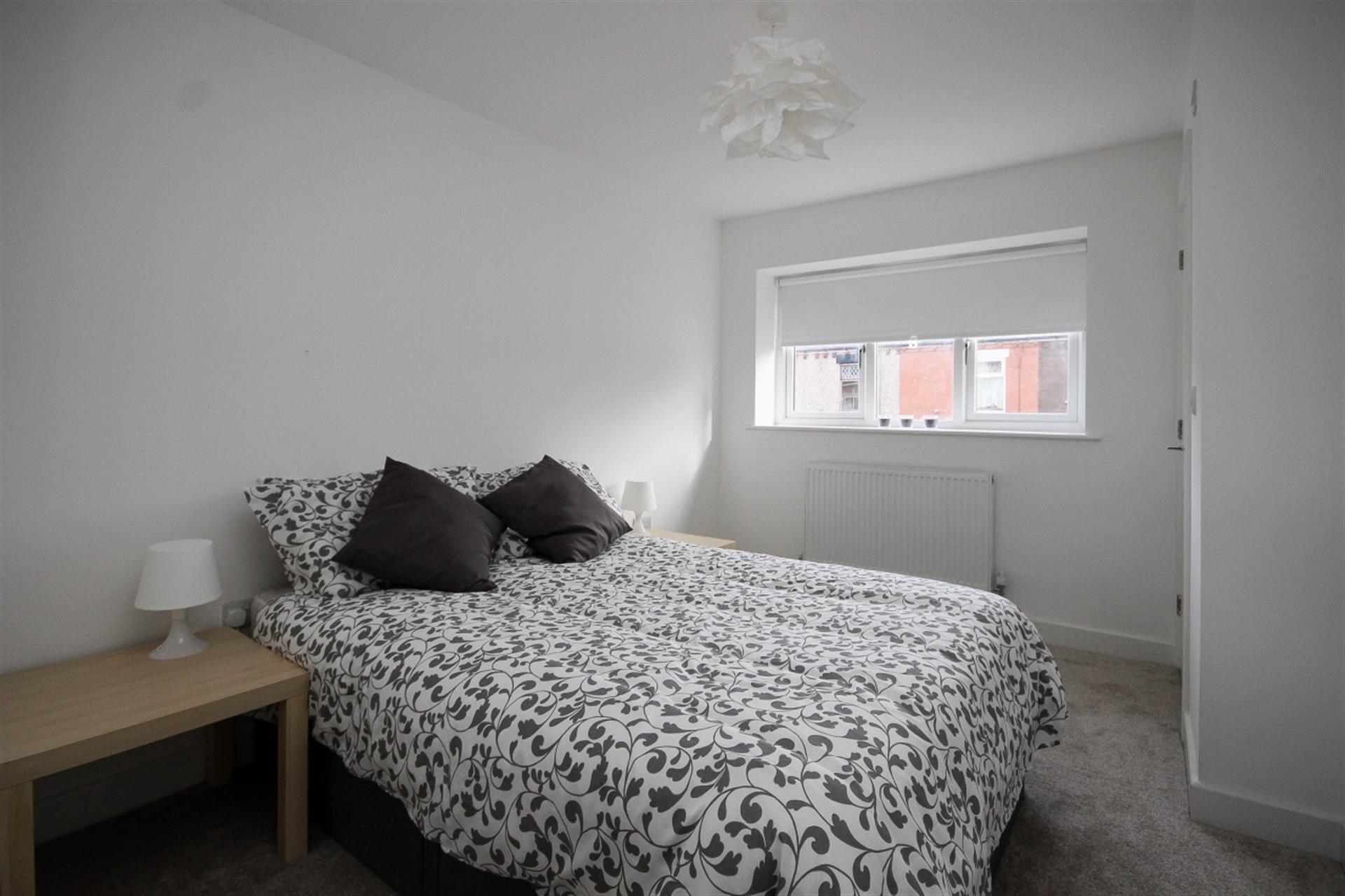 4 bedroom detached house Let Agreed in Bolton, Lancs - Main bedroom.