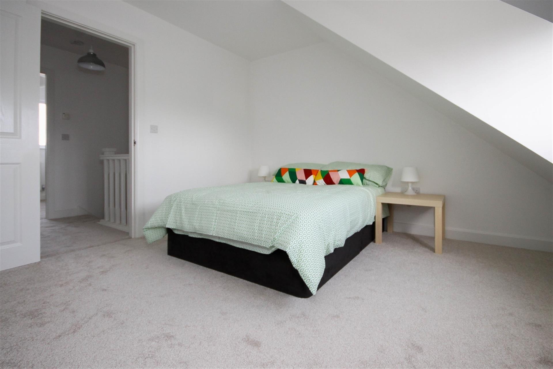 4 bedroom detached house Let Agreed in Bolton, Lancs - Bedroom 3.