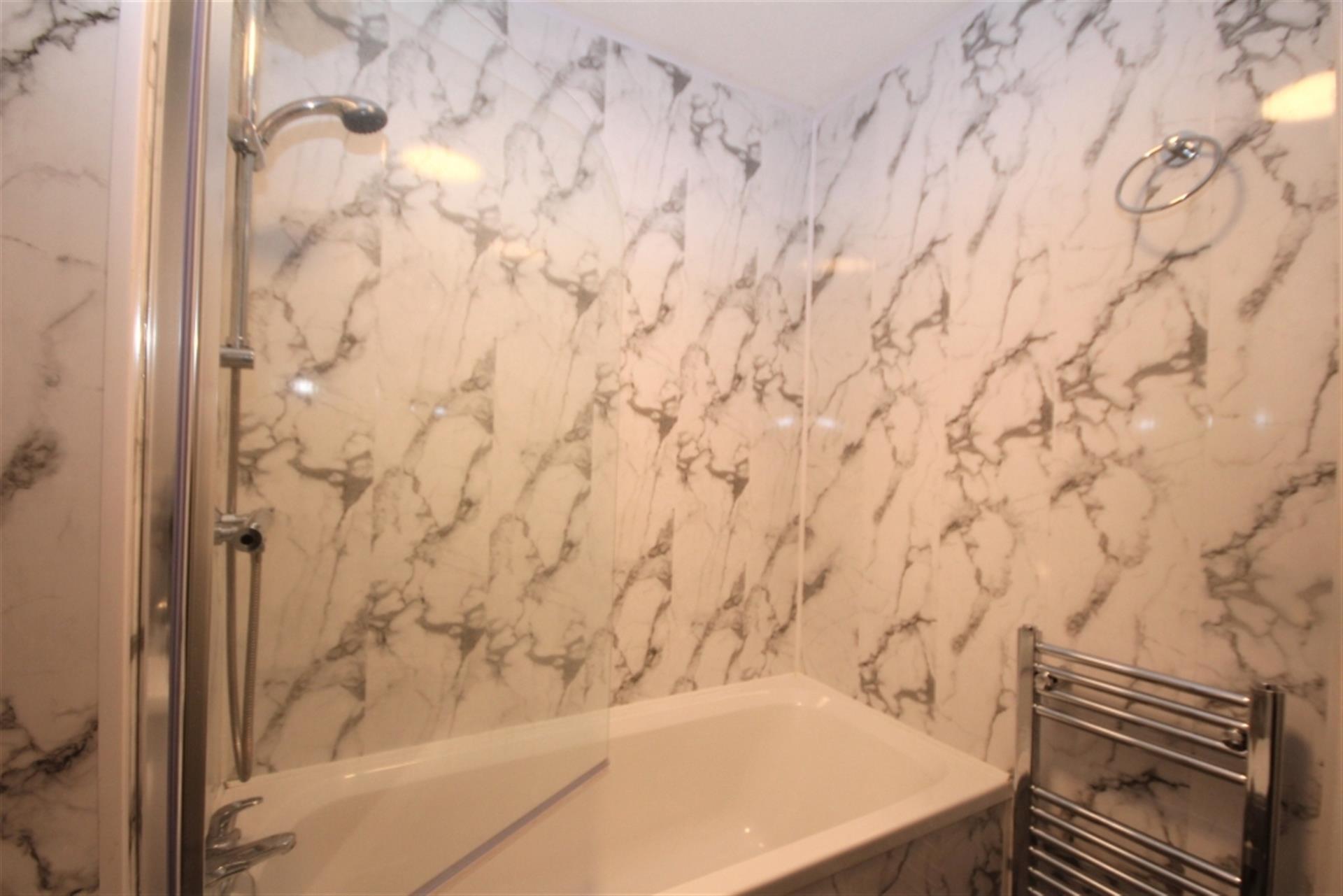 1 bedroom apartment flat / apartment To Let in Wrenbury Drive, Astley Bridge, Bolton - Bathroom.