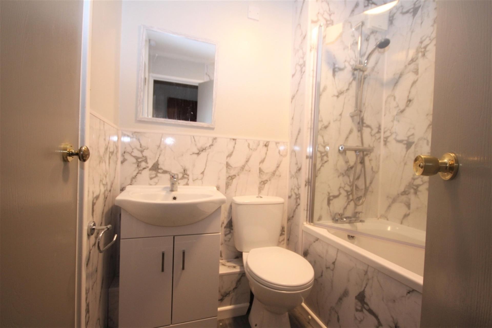 1 bedroom apartment flat / apartment To Let in Wrenbury Drive, Astley Bridge, Bolton - Bathroom.
