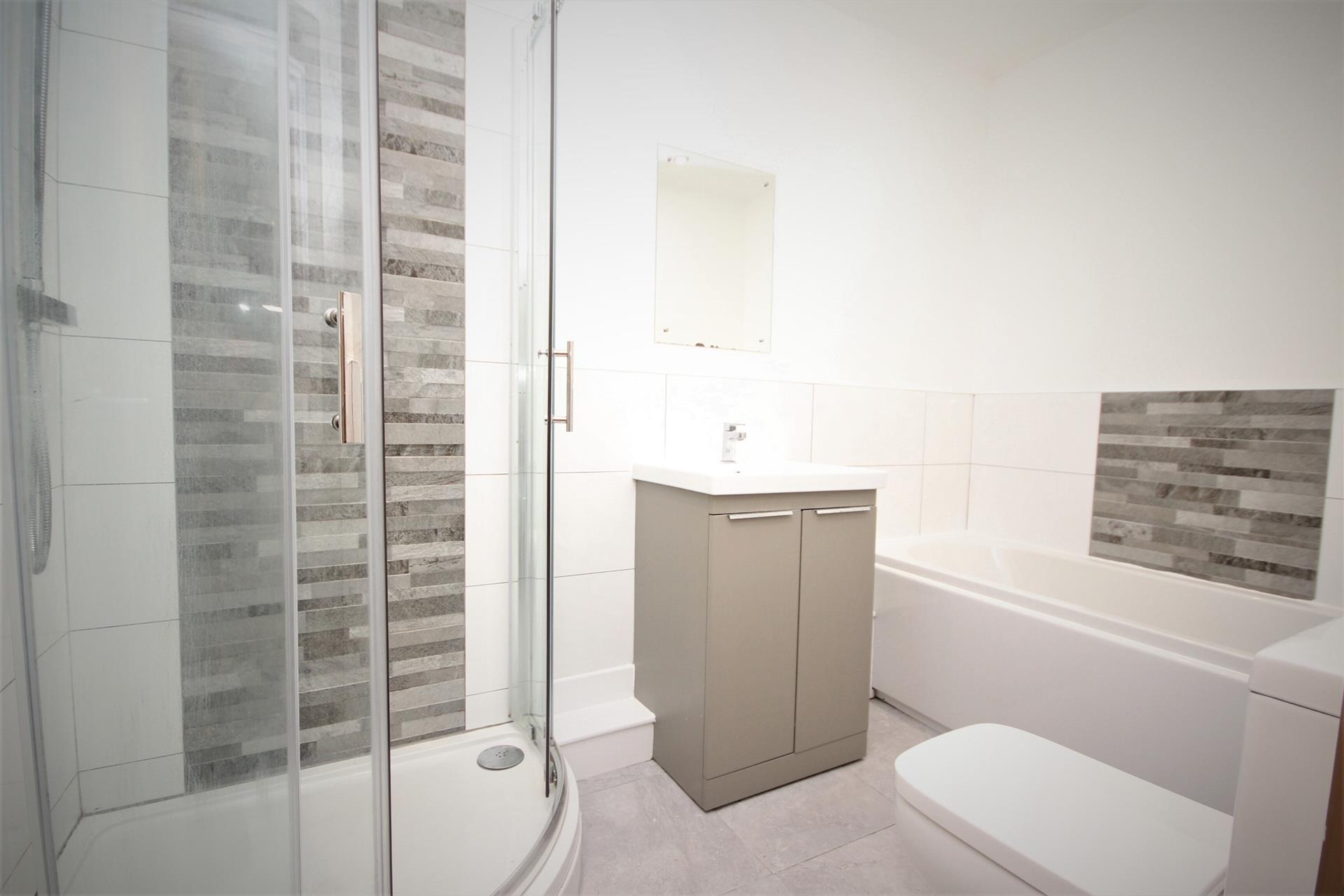 2 bedroom apartment flat / apartment To Let in 96 Watery Lane, Whitehall, Darwen, Lancs - 4 Piece Bathroom.