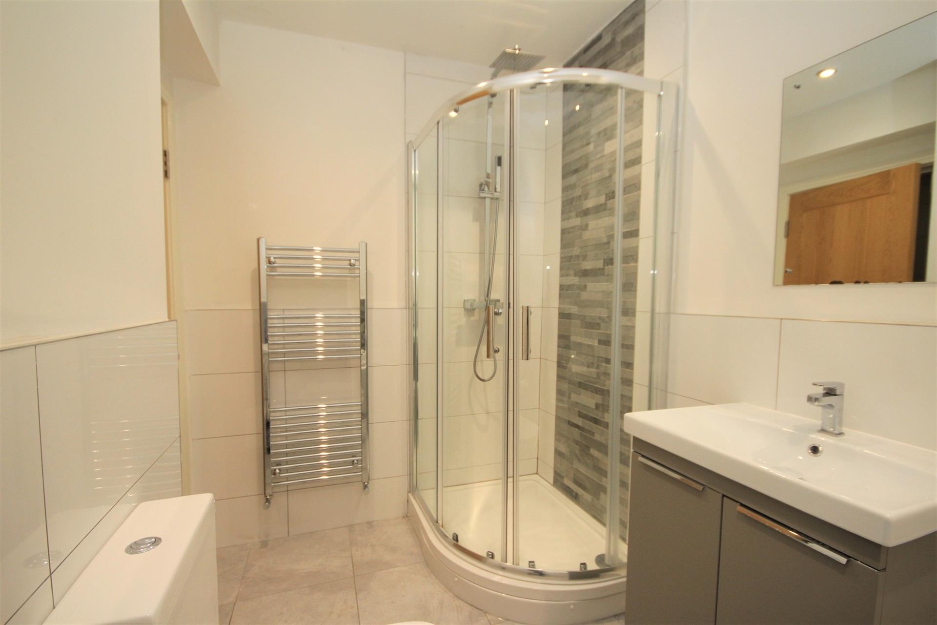 2 bedroom apartment flat / apartment To Let in 96 Watery Lane, Whitehall, Darwen, Lancs - 4 Piece Bathroom.