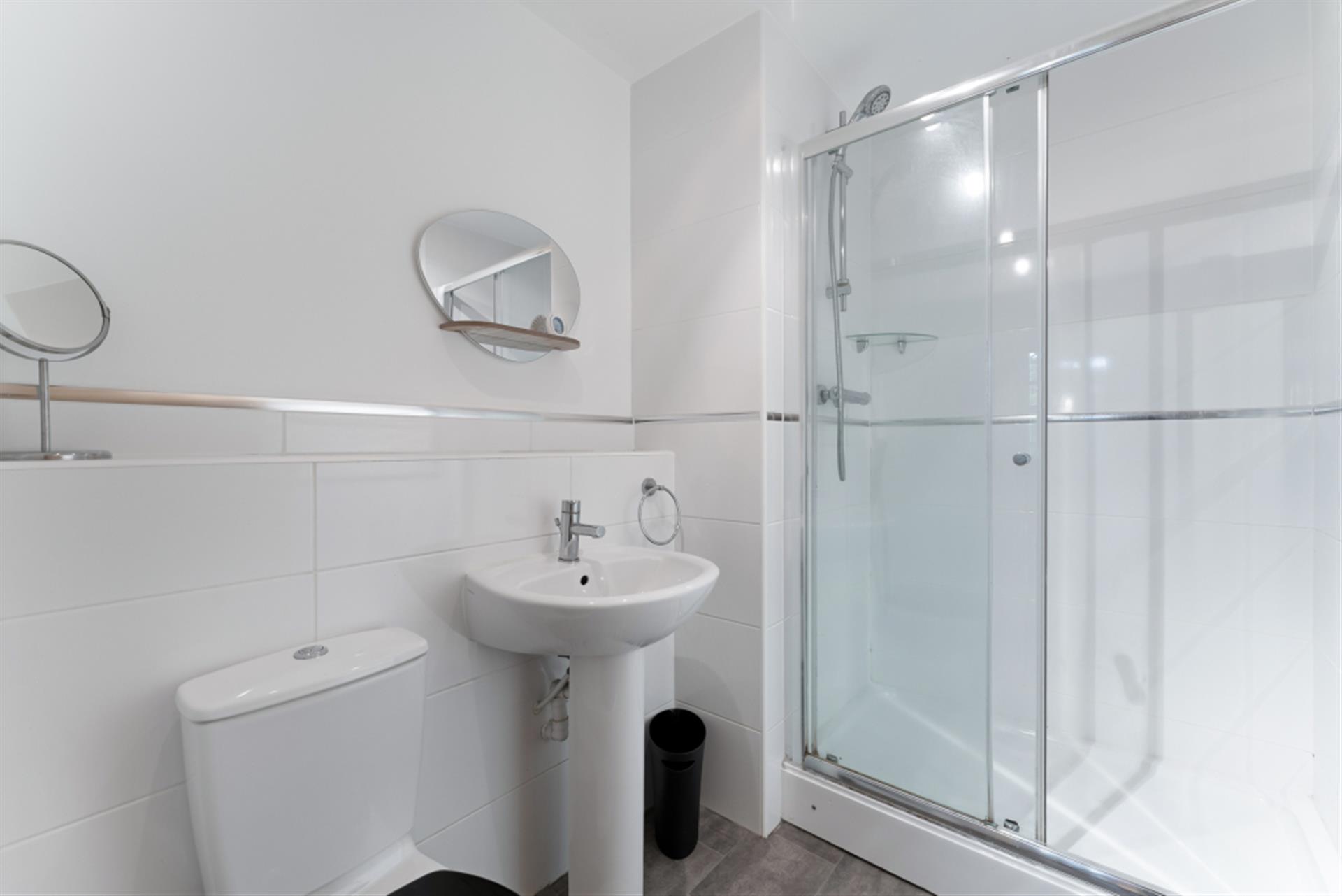 2 bedroom apartment flat / apartment To Let in Bolton, Greater Manchester - Ensuite.