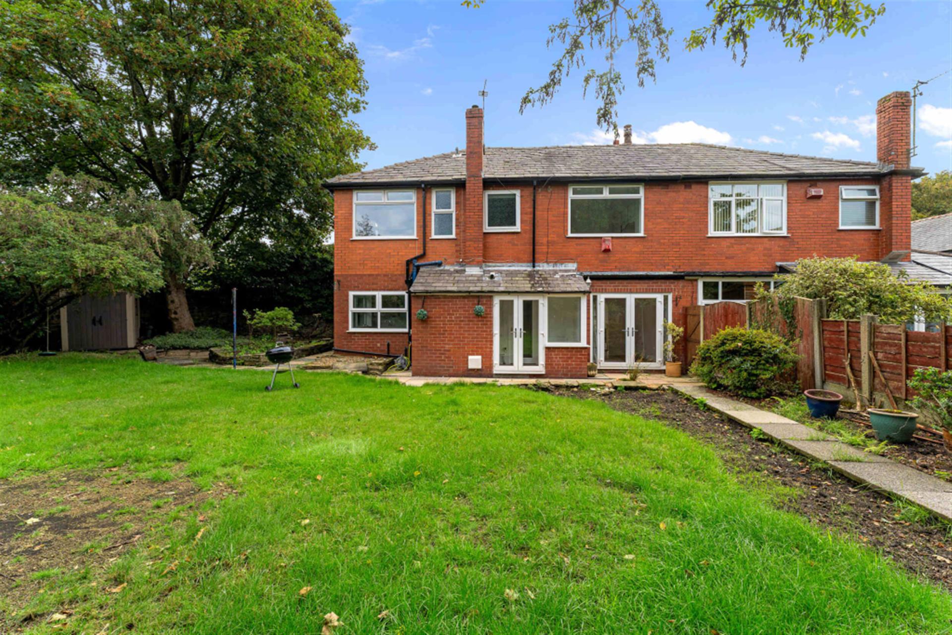 4 bedroom semi-detached house To Let in Eagley, Bolton, Greater Manchester, . - Garden.