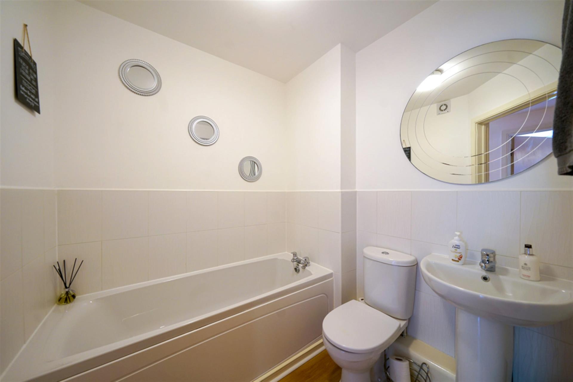 2 bedroom apartment flat / apartment To Let in Astley Bridge, Bolton, Greater Manchester, . - Bathroom.