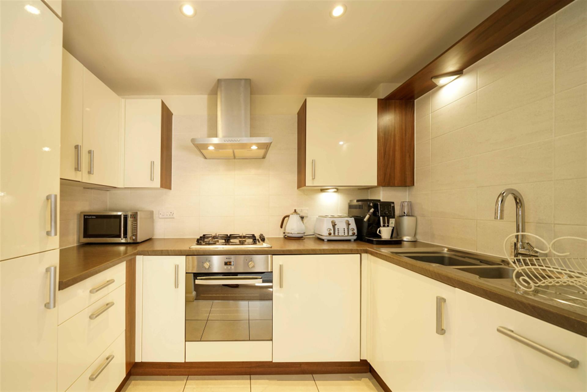2 bedroom mews house To Let in Smithills Glade, Bolton, Greater Manchester - Kitchen.