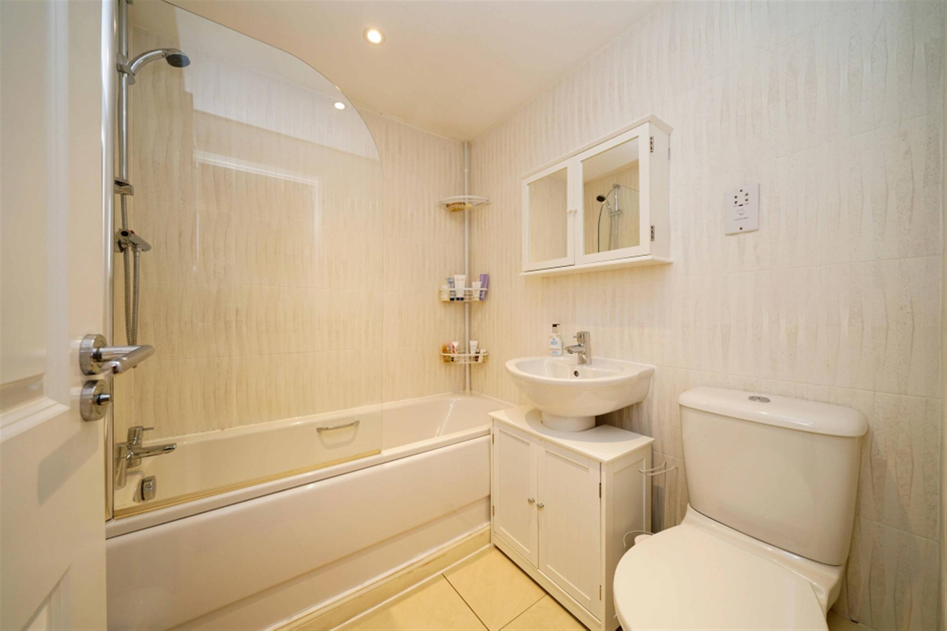 2 bedroom mews house To Let in Smithills Glade, Bolton, Greater Manchester - Bathroom.