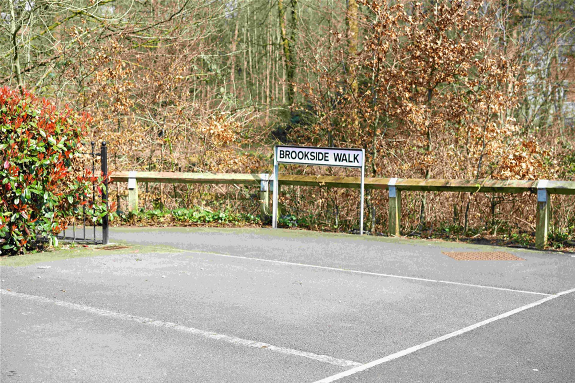 2 bedroom mews house To Let in Smithills Glade, Bolton, Greater Manchester - Allocated parking.