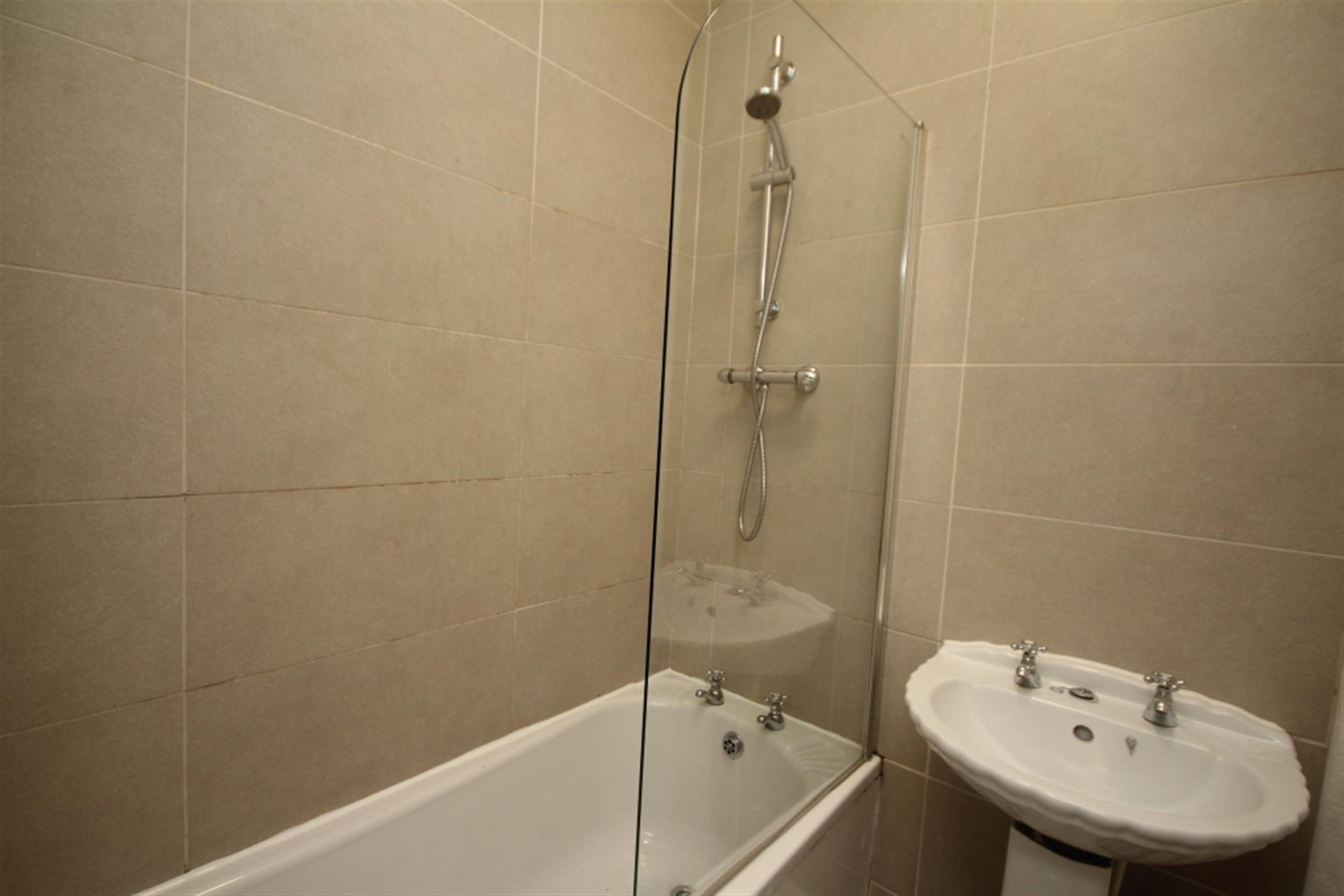 3 bedroom terraced house To Let in Darwen, Lancashire - Photo.