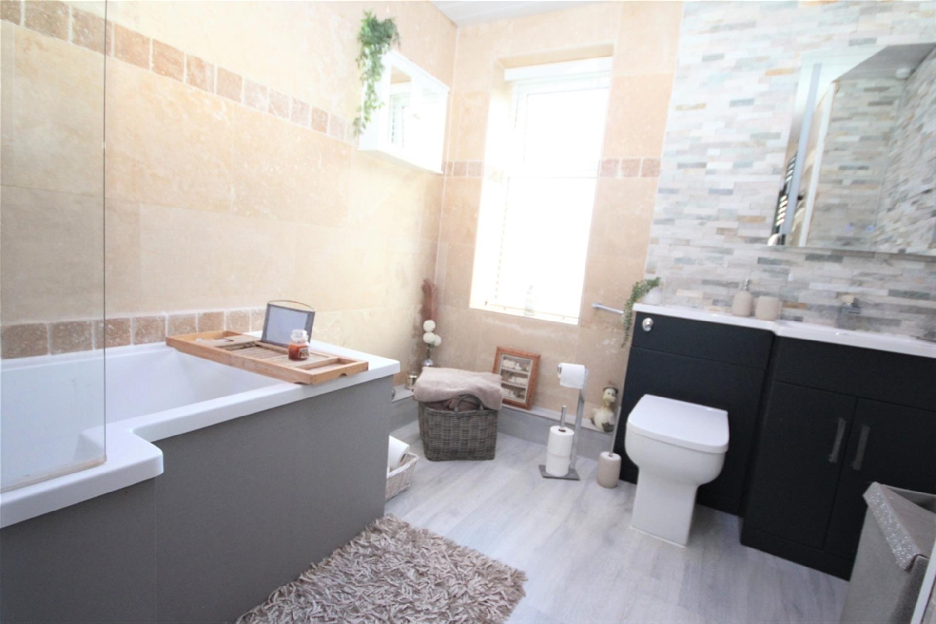 2 bedroom cottage house To Let in Egerton, Bolton, Greater Manchester - Bathroom.
