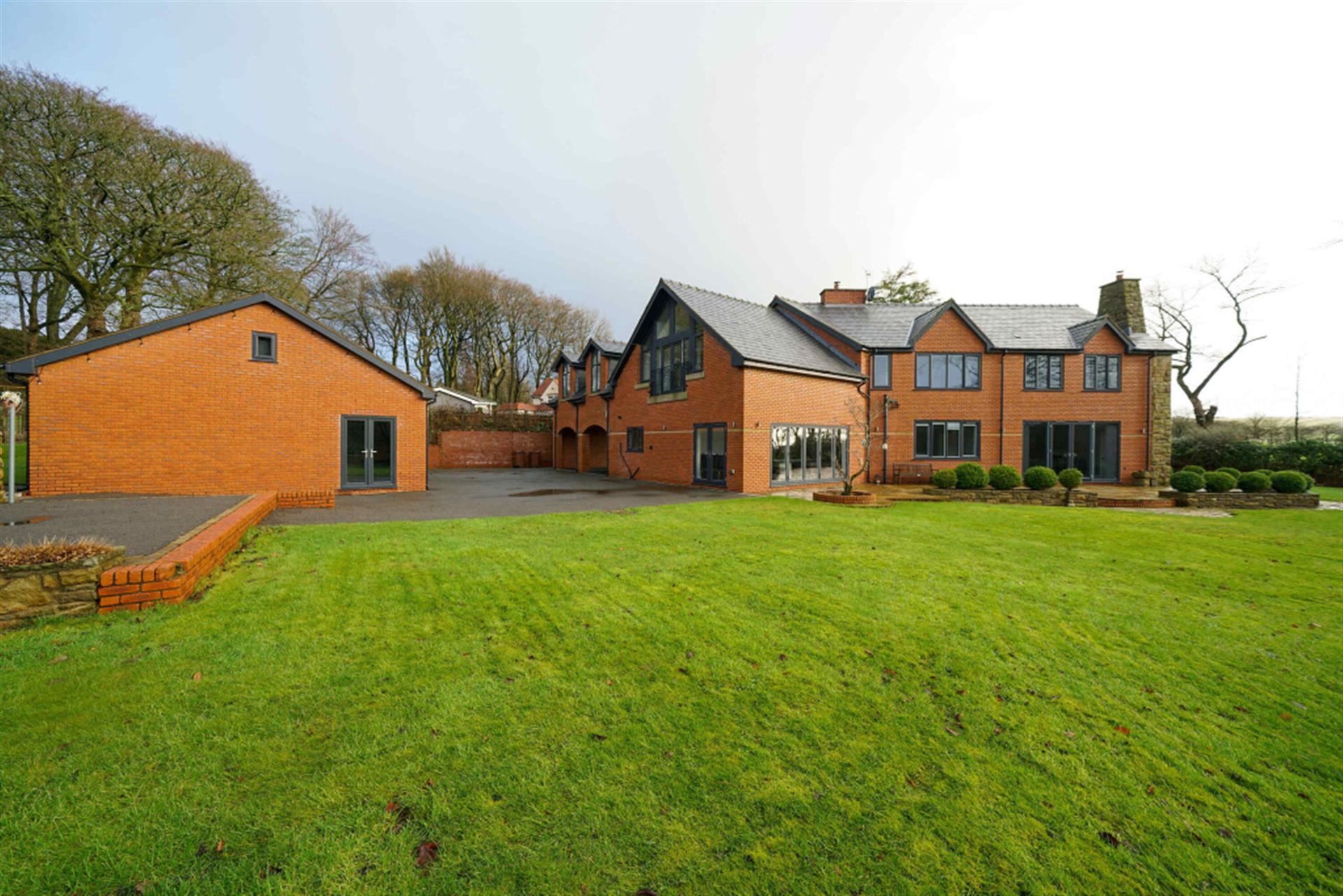 6 bedroom detached house To Let in Turton, Bolton, Greater Manchester - Main.