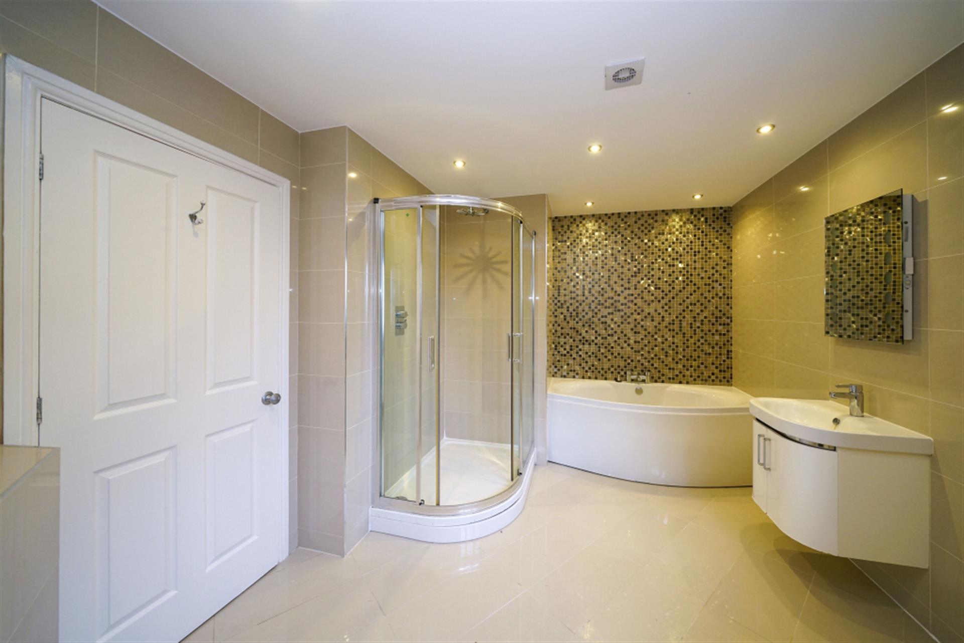 6 bedroom detached house To Let in Turton, Bolton, Greater Manchester - Family Bathroom.