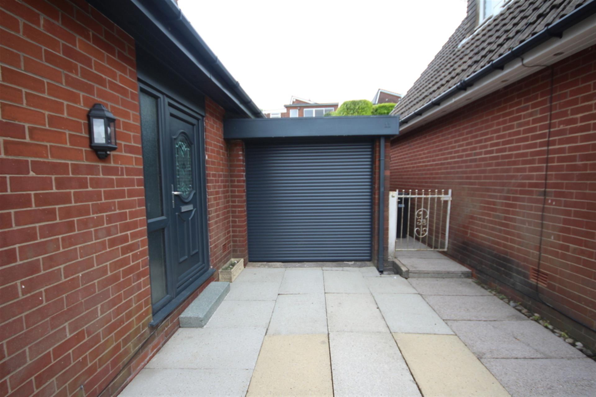 3 bedroom detached house To Let in Briggs Fold Rd, Egerton, Bolton, Greater Manchest - Drive/Garage.