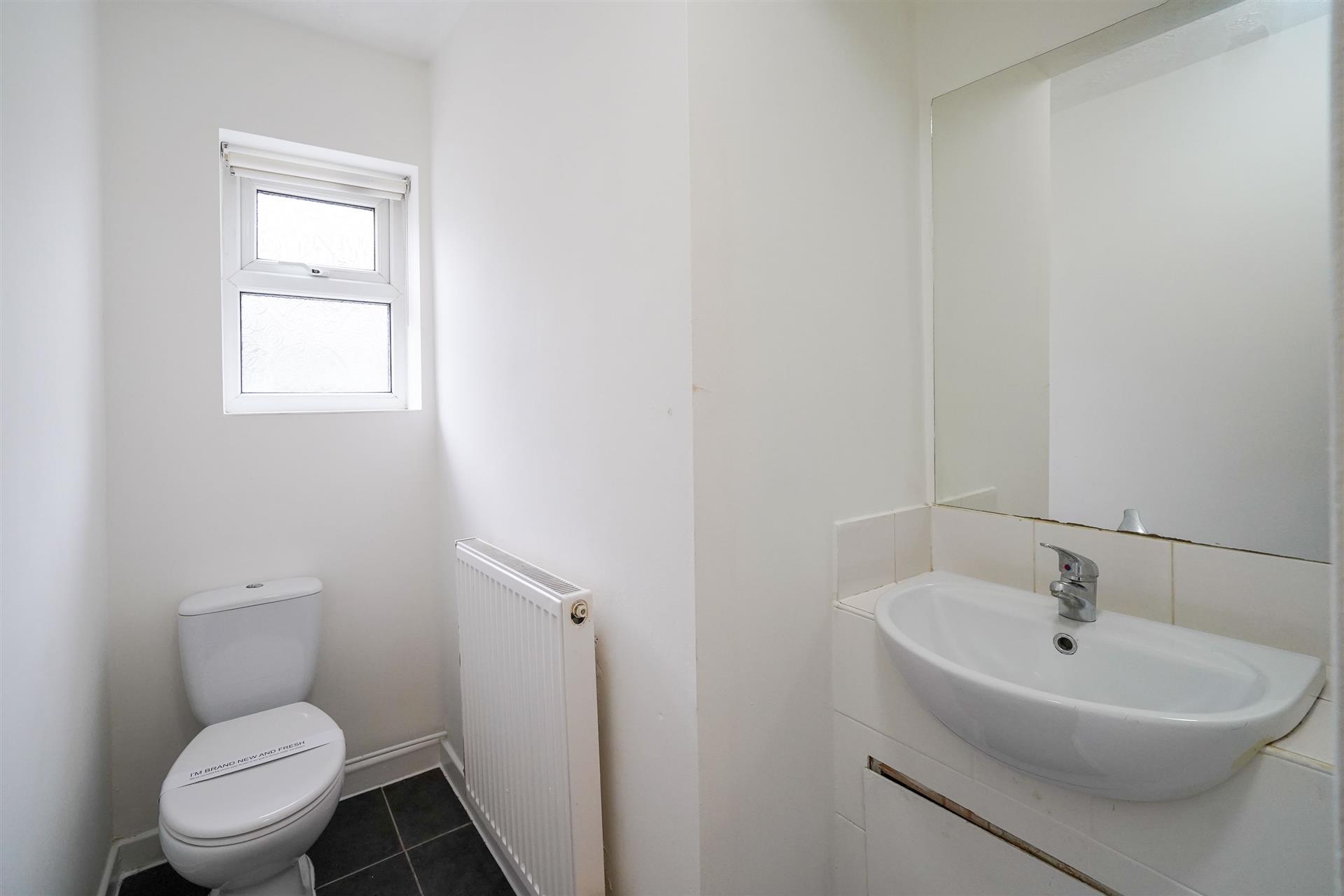 1 bedroom apartment flat / apartment Let Agreed in Bolton, Greater Manchester - Bathroom.