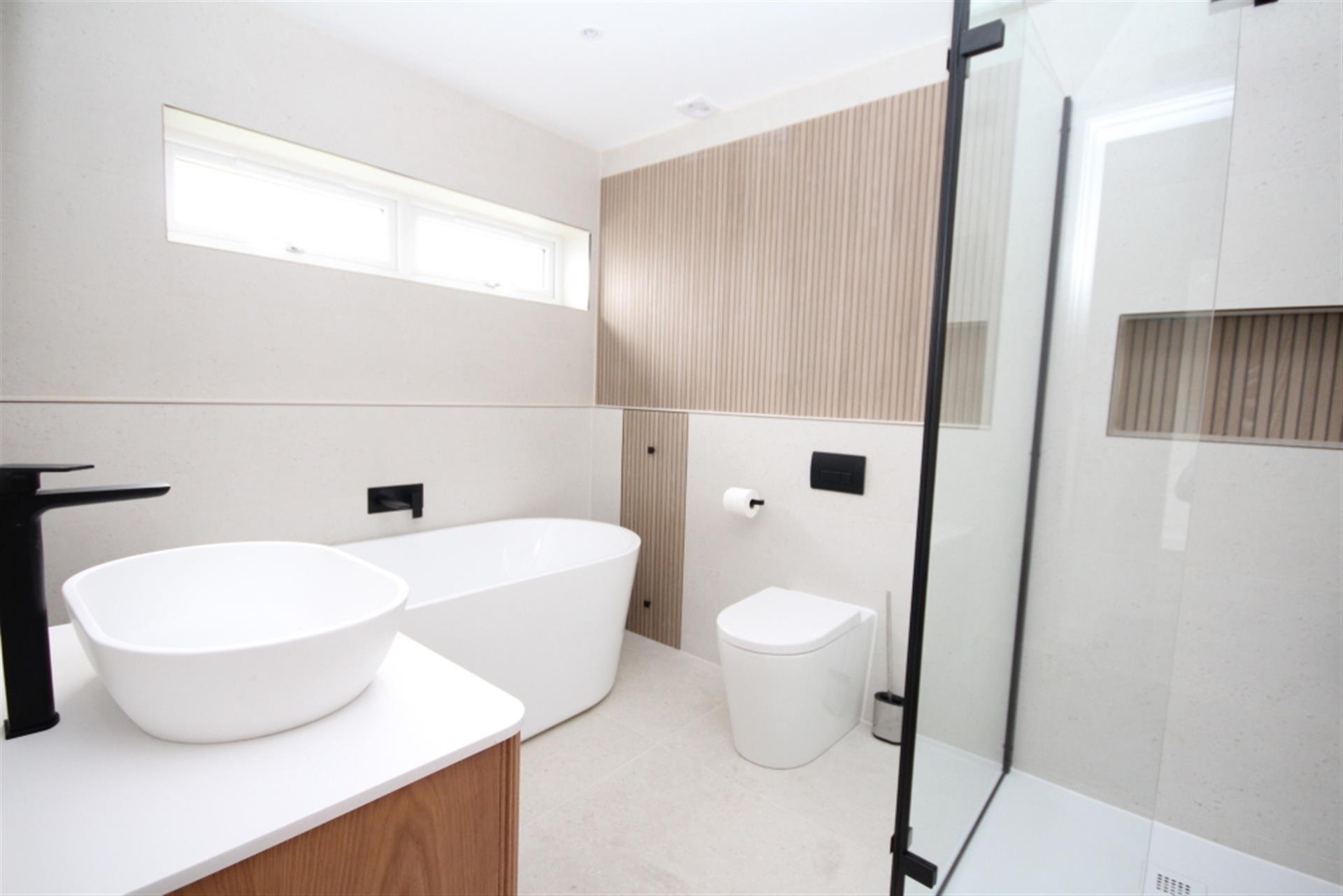 4 bedroom detached bungalow To Let in Bromley Cross, Bolton, Greater Manchester - Bathroom.