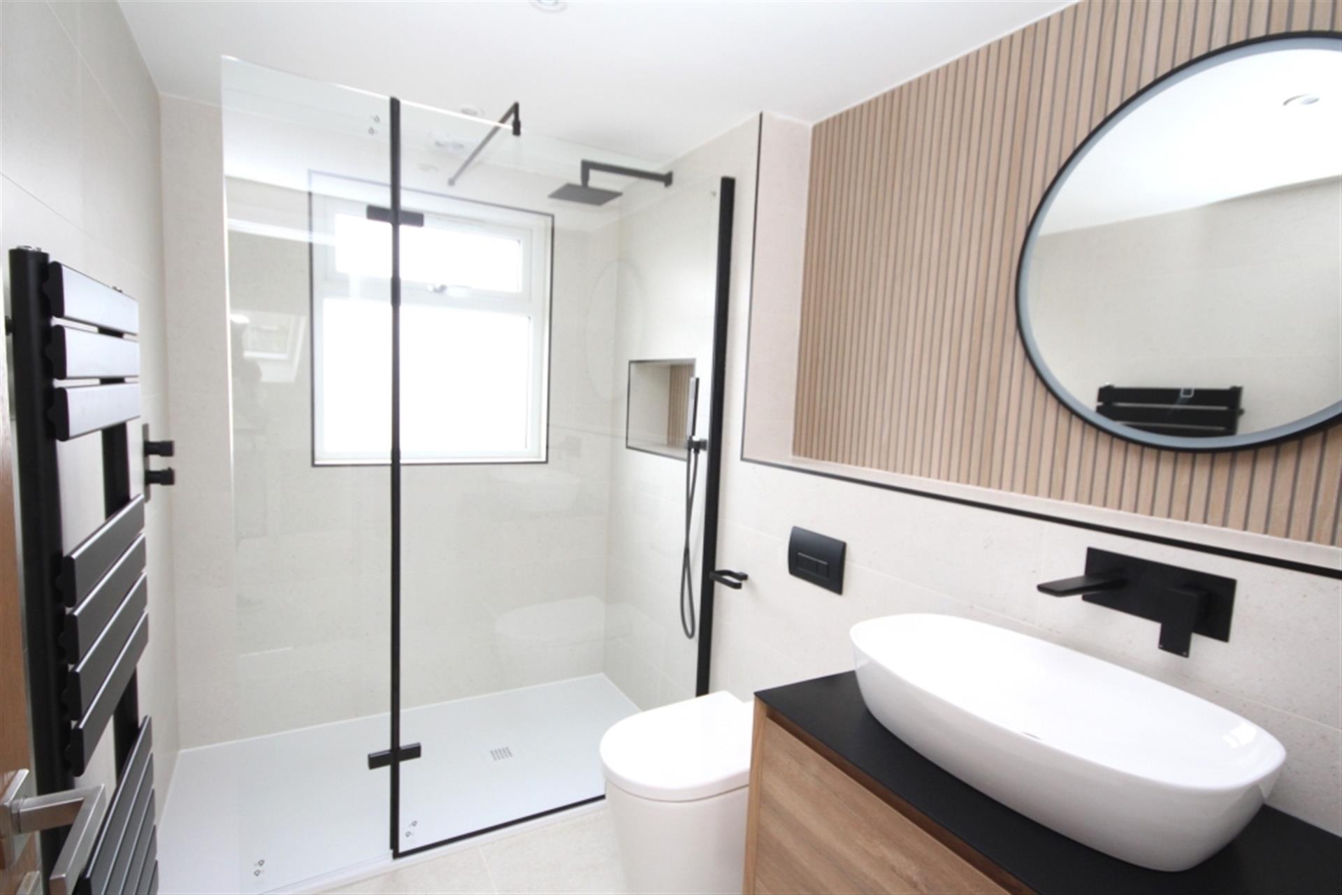 4 bedroom detached bungalow To Let in Bromley Cross, Bolton, Greater Manchester - Bathroom.