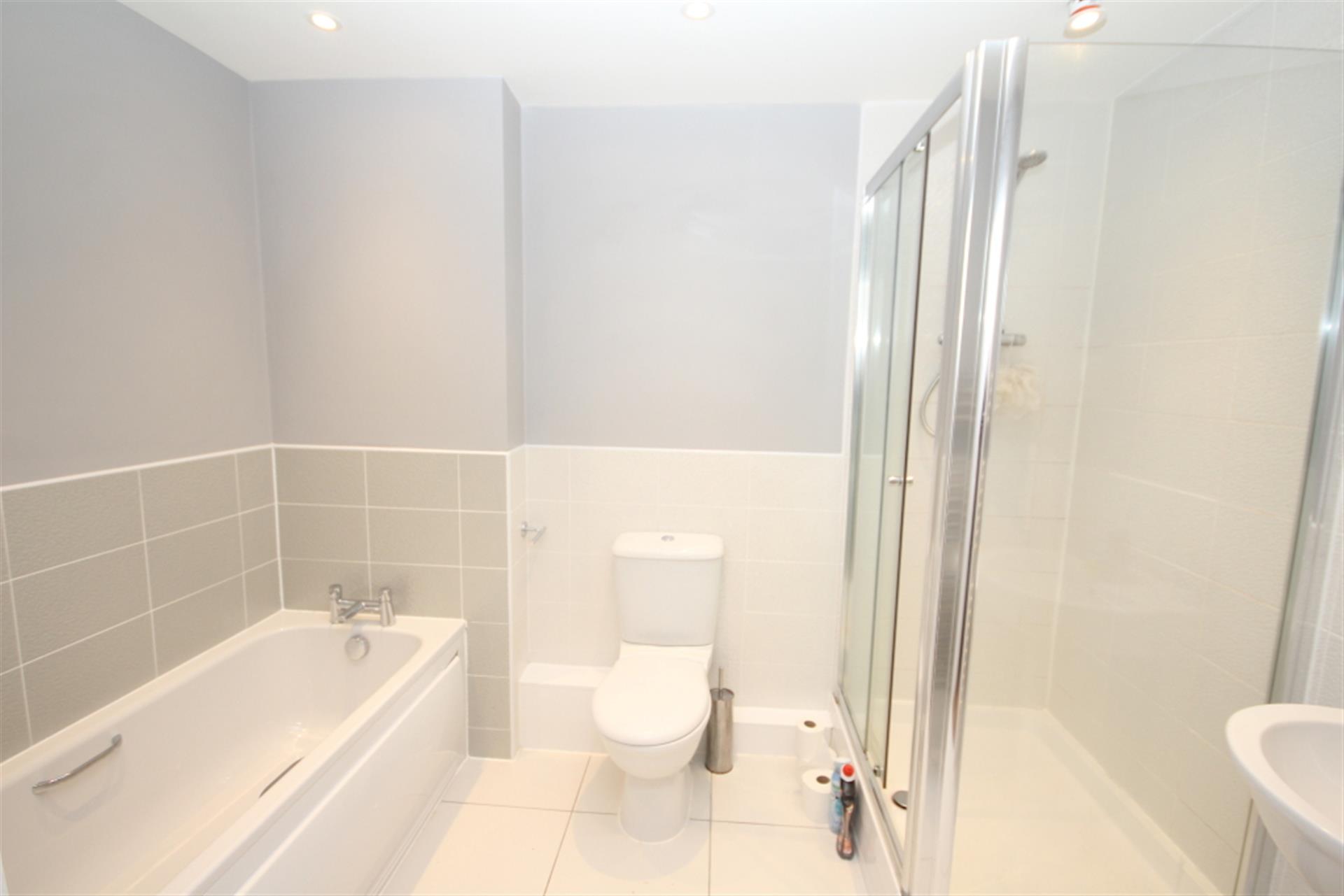 2 bedroom apartment flat / apartment To Let in Bolton, Greater Manchester - Bathroom.