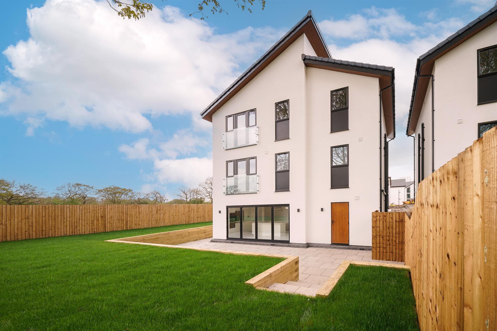 5 bedroom detached house To Let in Marklands, Lostock Hall, Preston, Lancashire - Photo.