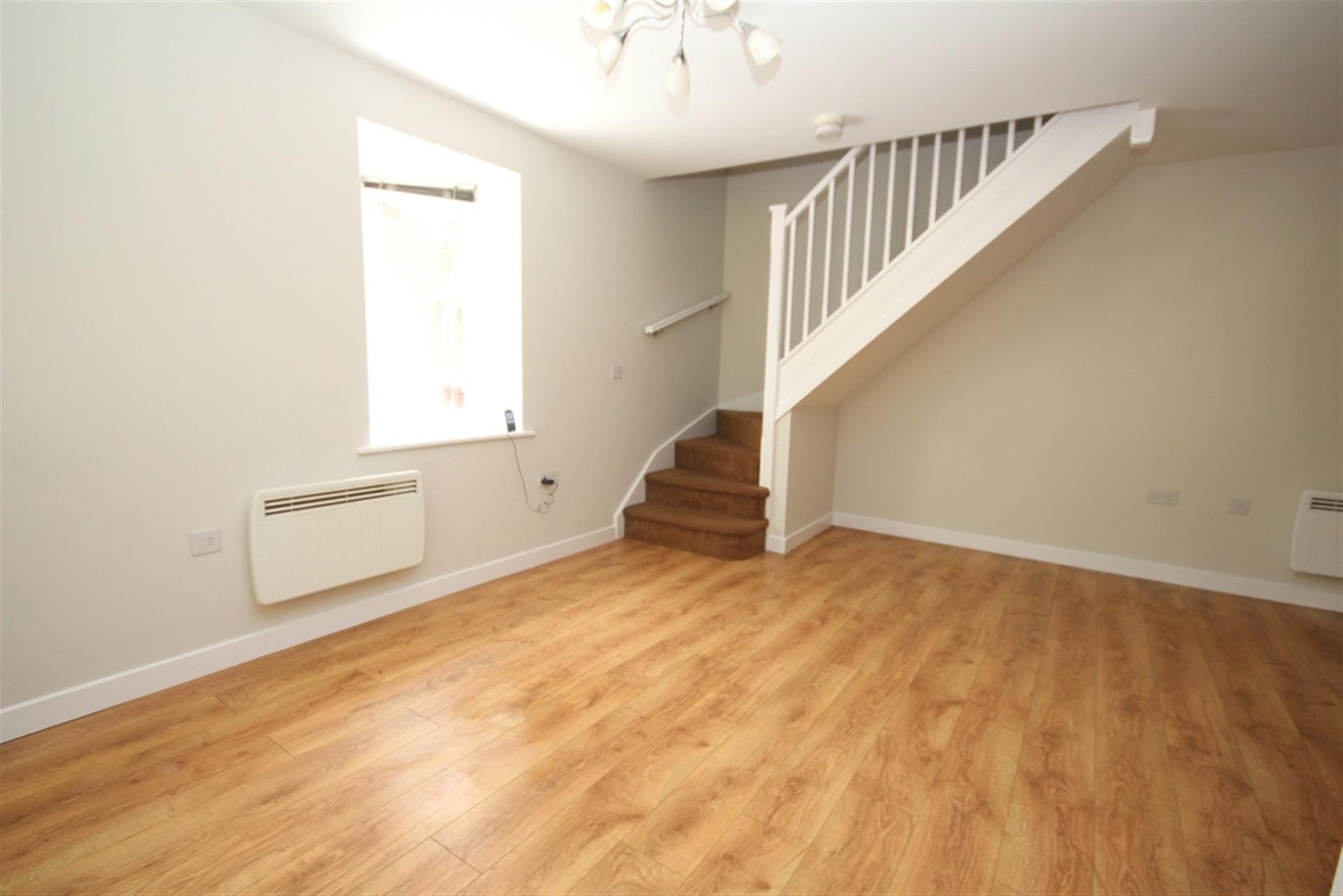 2 bedroom town house house To Let in Bromley Cross, Bolton, Greater Manchester - Photo.