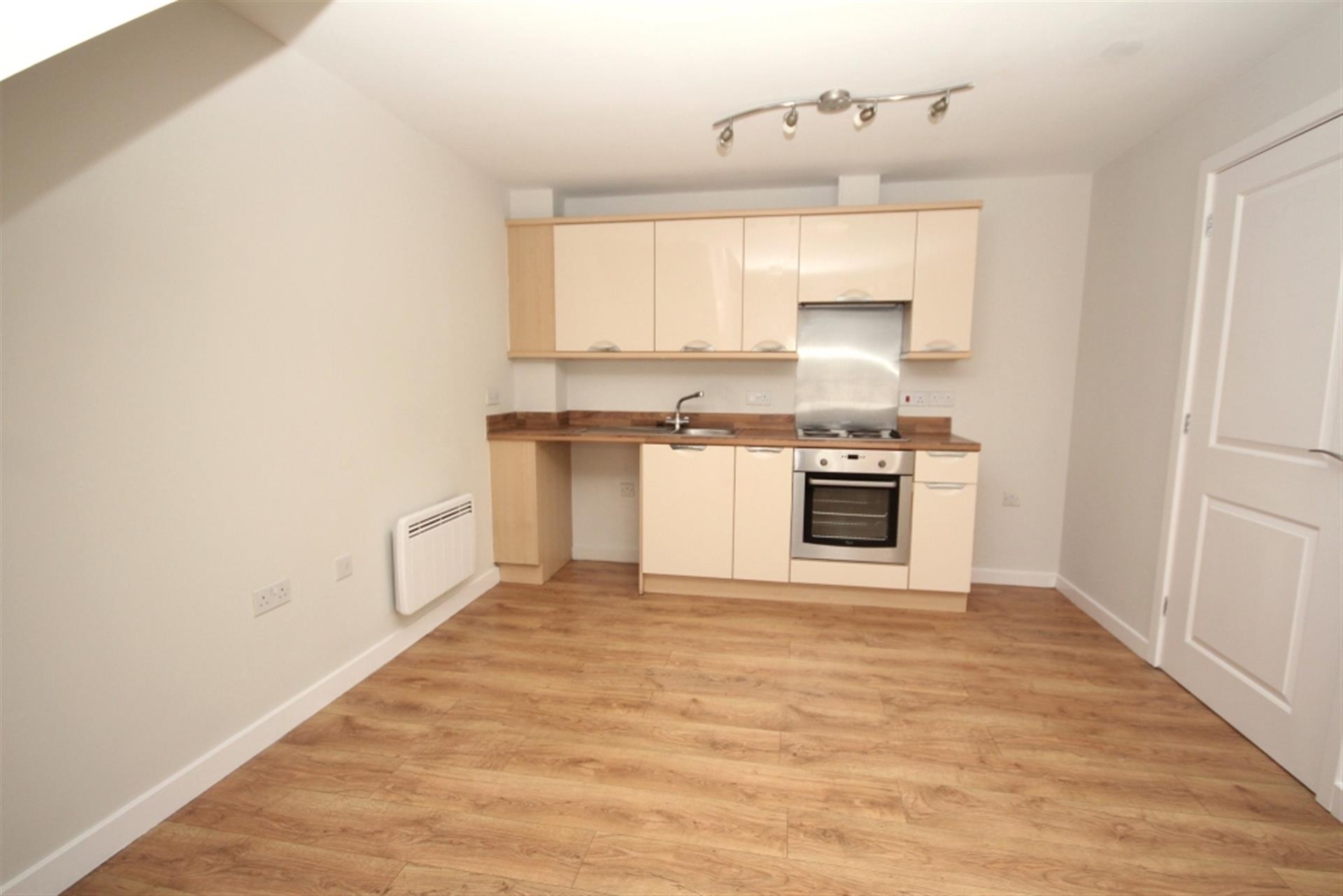 2 bedroom town house house To Let in Bromley Cross, Bolton, Greater Manchester - Photo.