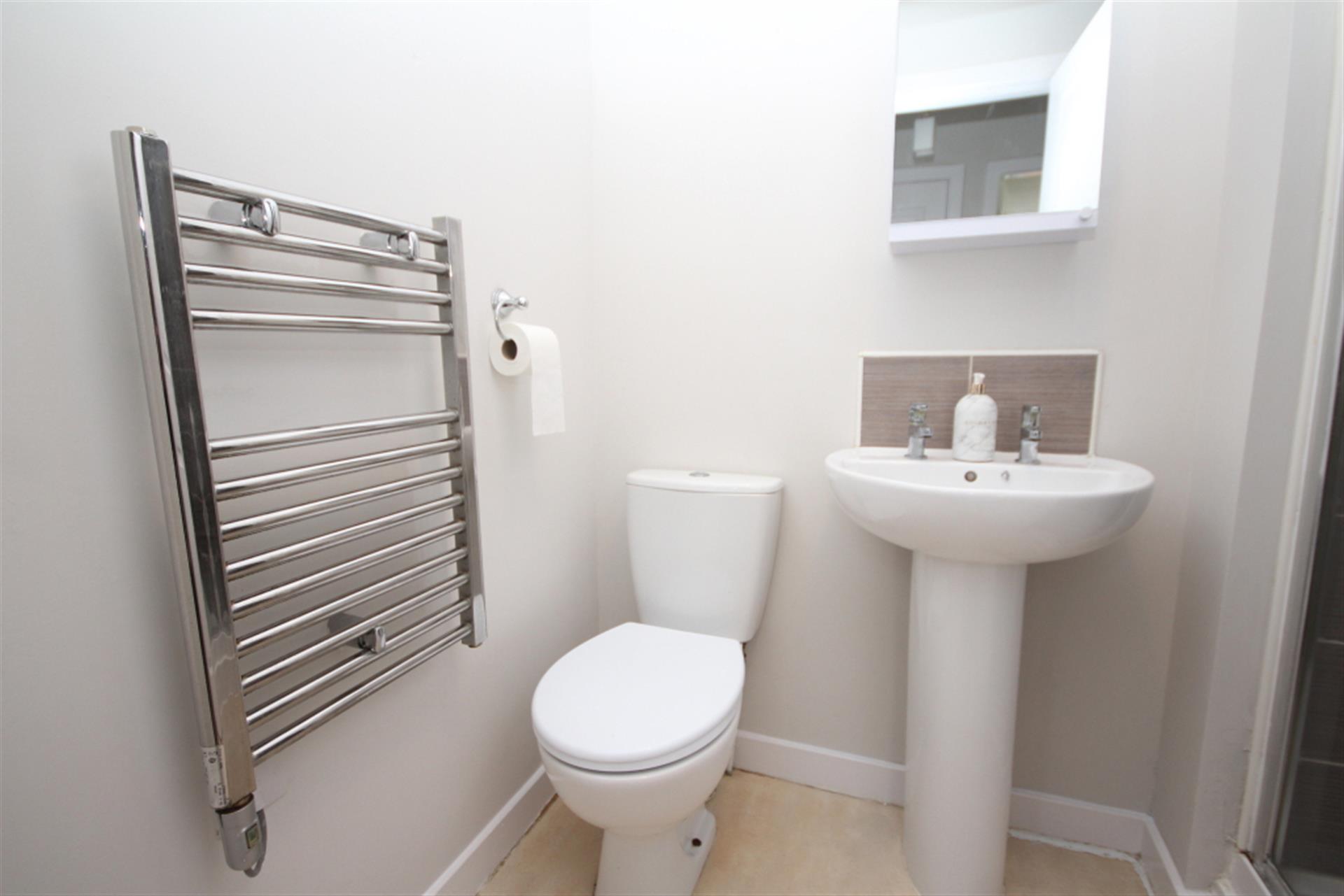 2 bedroom town house house To Let in Bromley Cross, Bolton, Greater Manchester - Photo.