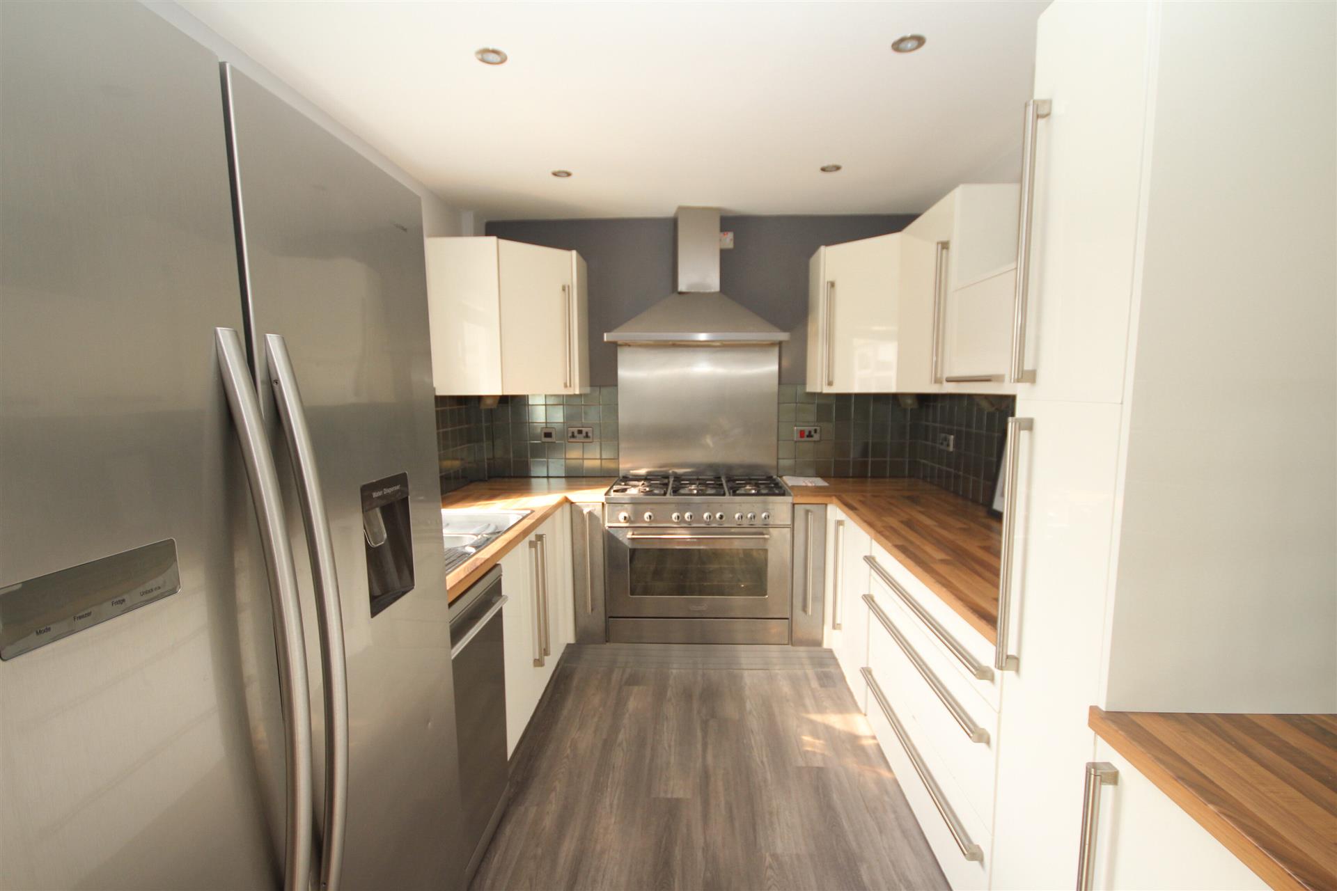 3 bedroom detached house Let Agreed in Bromley Cross, Bolton, Greater Manchester - Kitchen.