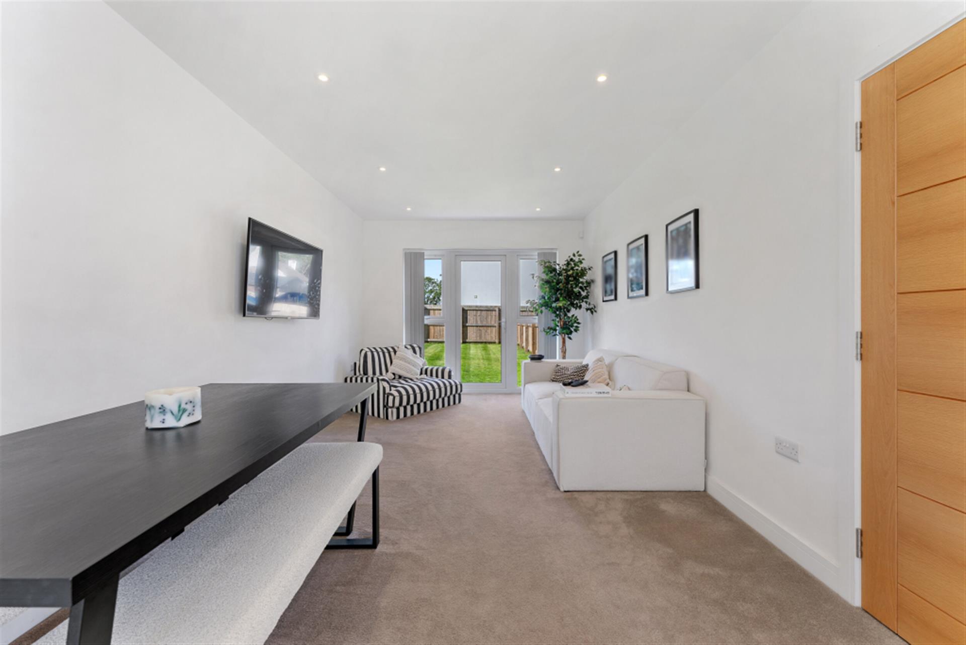 5 bedroom detached house To Let in Marklands, Lostock Hall, Preston, Lancashire - Living room.