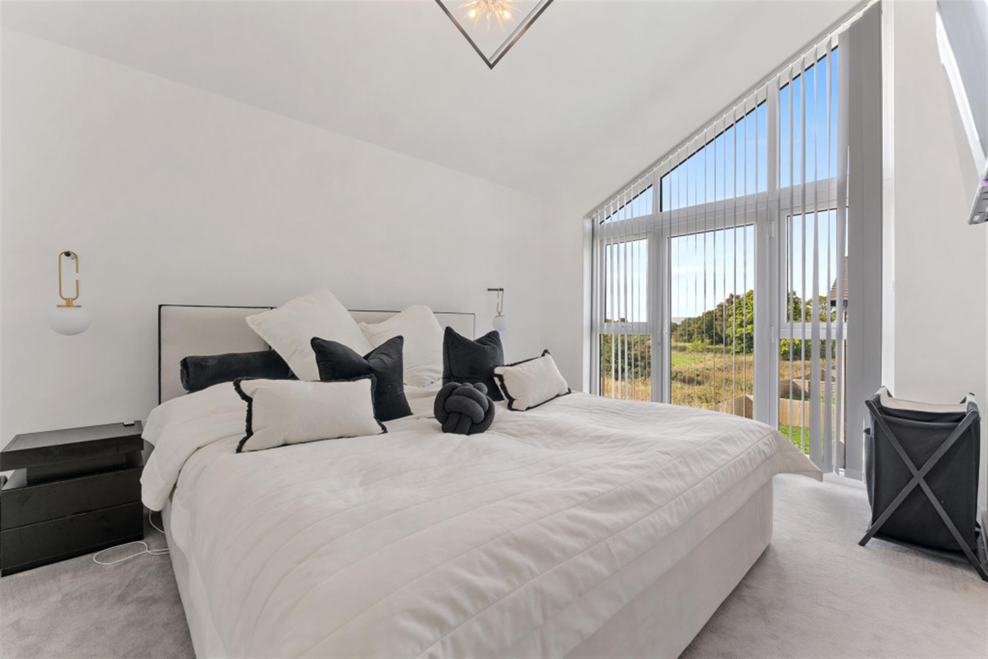 5 bedroom detached house To Let in Marklands, Lostock Hall, Preston, Lancashire - Master bedroom.