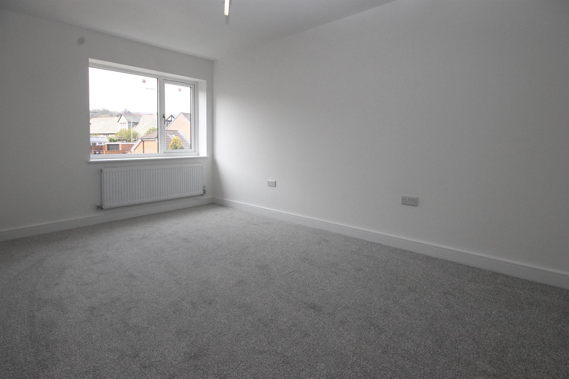 3 bedroom town house house Let Agreed in Darwen, Lancashire - Bedroom 1.