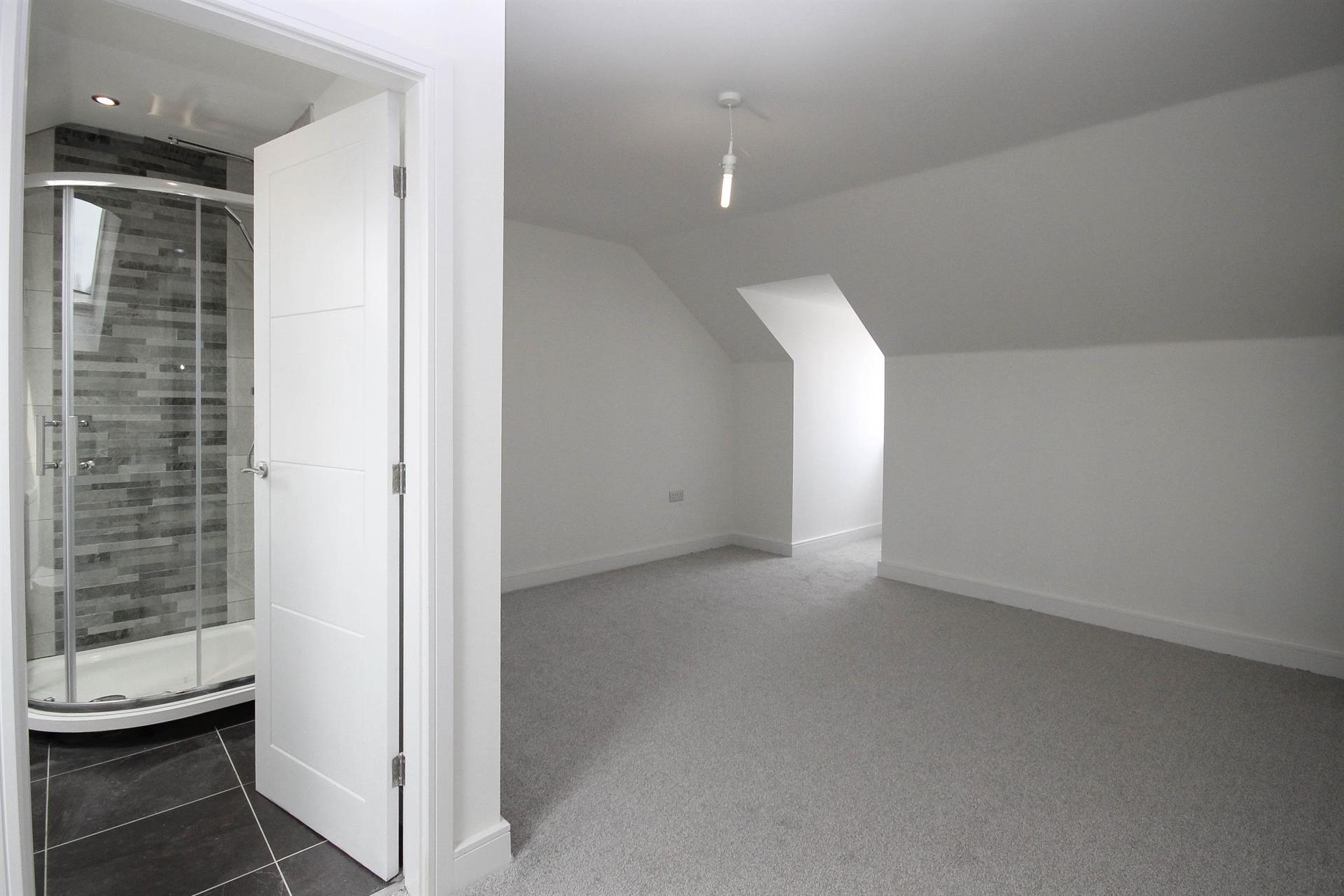 3 bedroom town house house Let Agreed in Darwen, Lancashire - Bedroom 4.