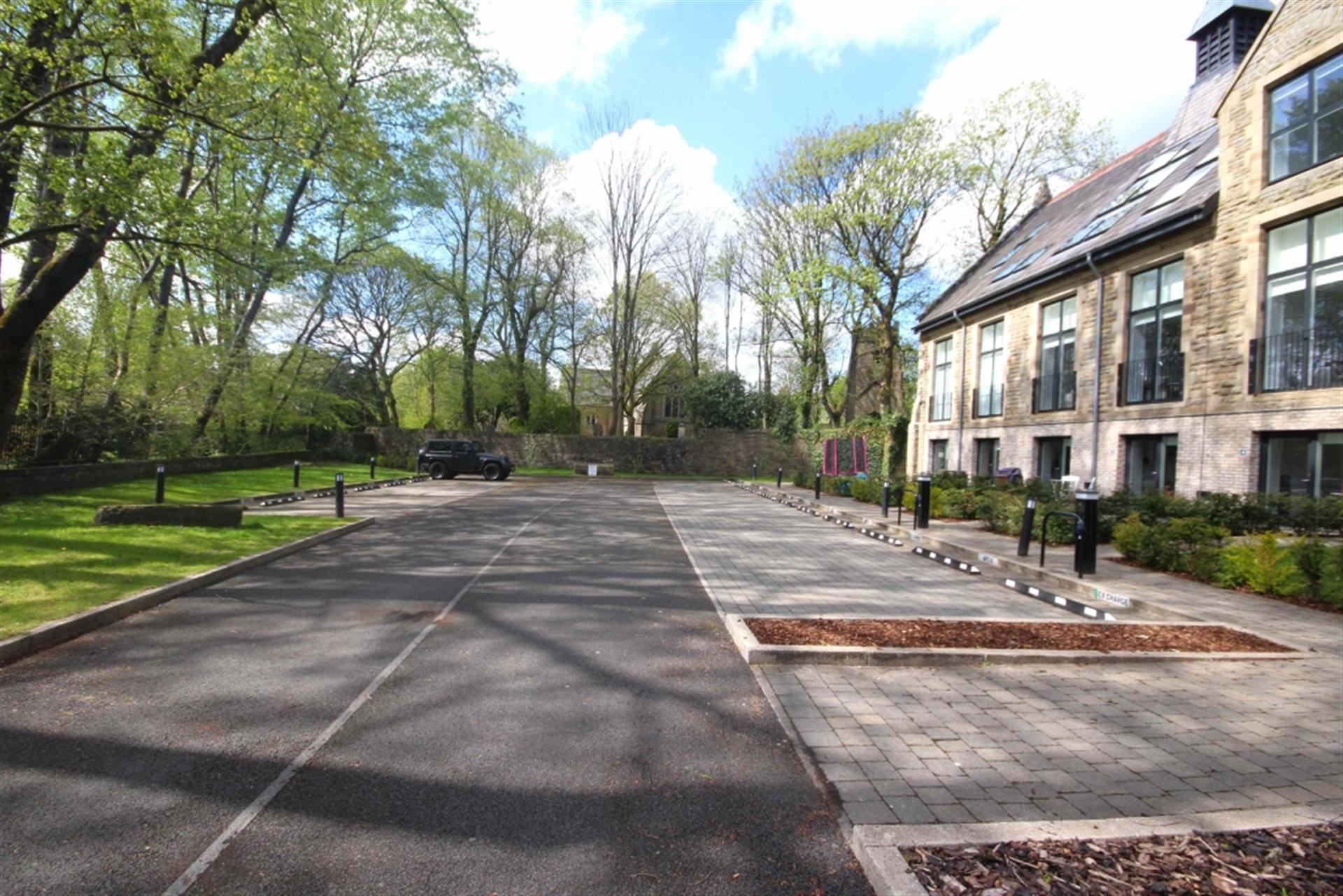 2 bedroom apartment flat / apartment To Let in Bolton, Greater Manchester - Carpark.