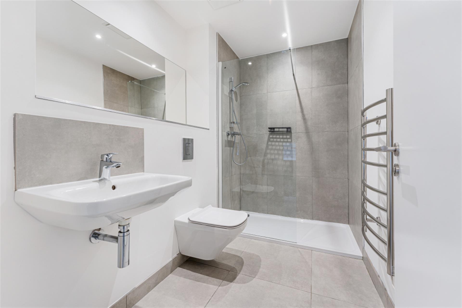 2 bedroom apartment flat / apartment To Let in Bolton, Greater Manchester - Bathroom.