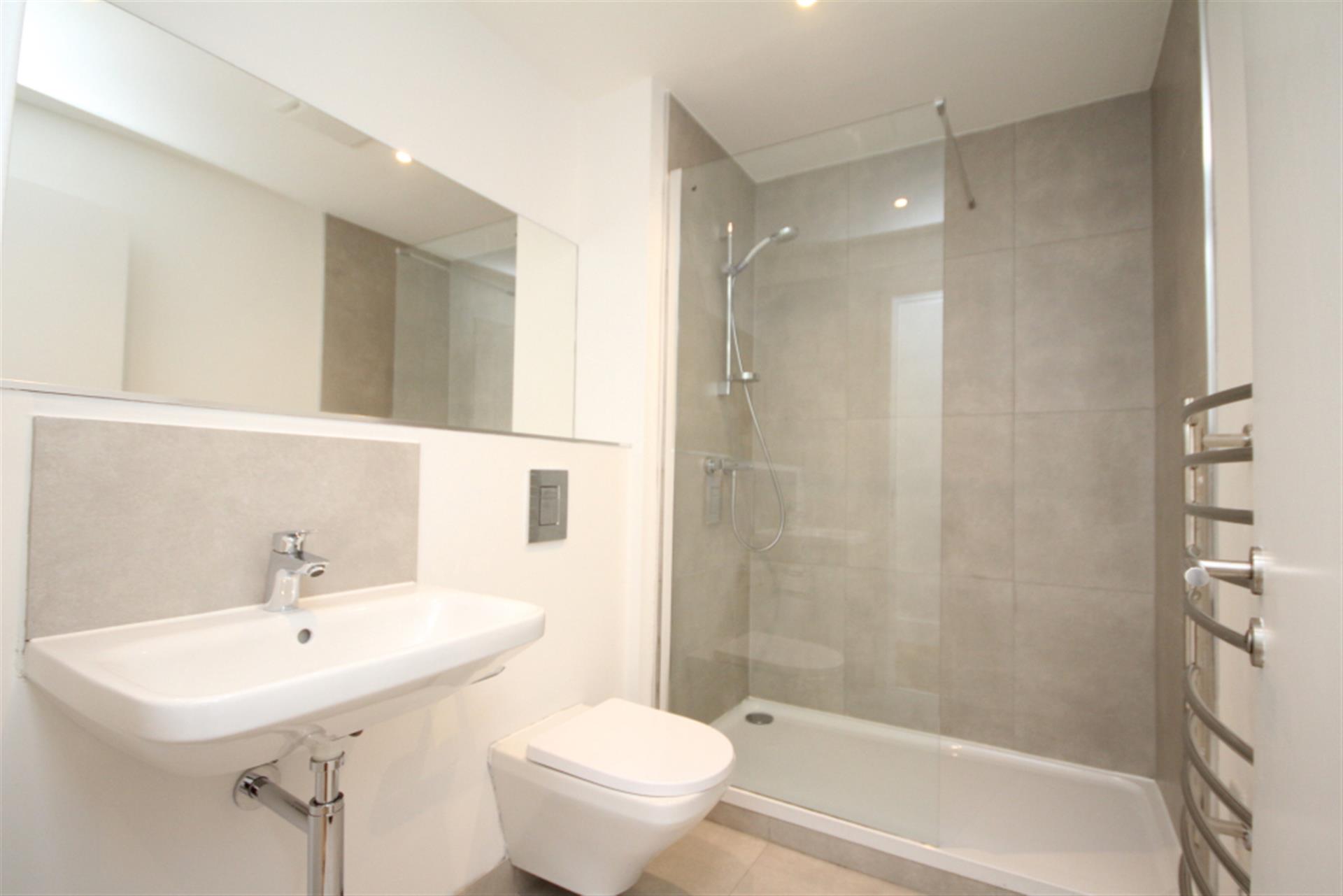 1 bedroom apartment flat / apartment To Let in Bolton, Greater Manchester - Bathroom.
