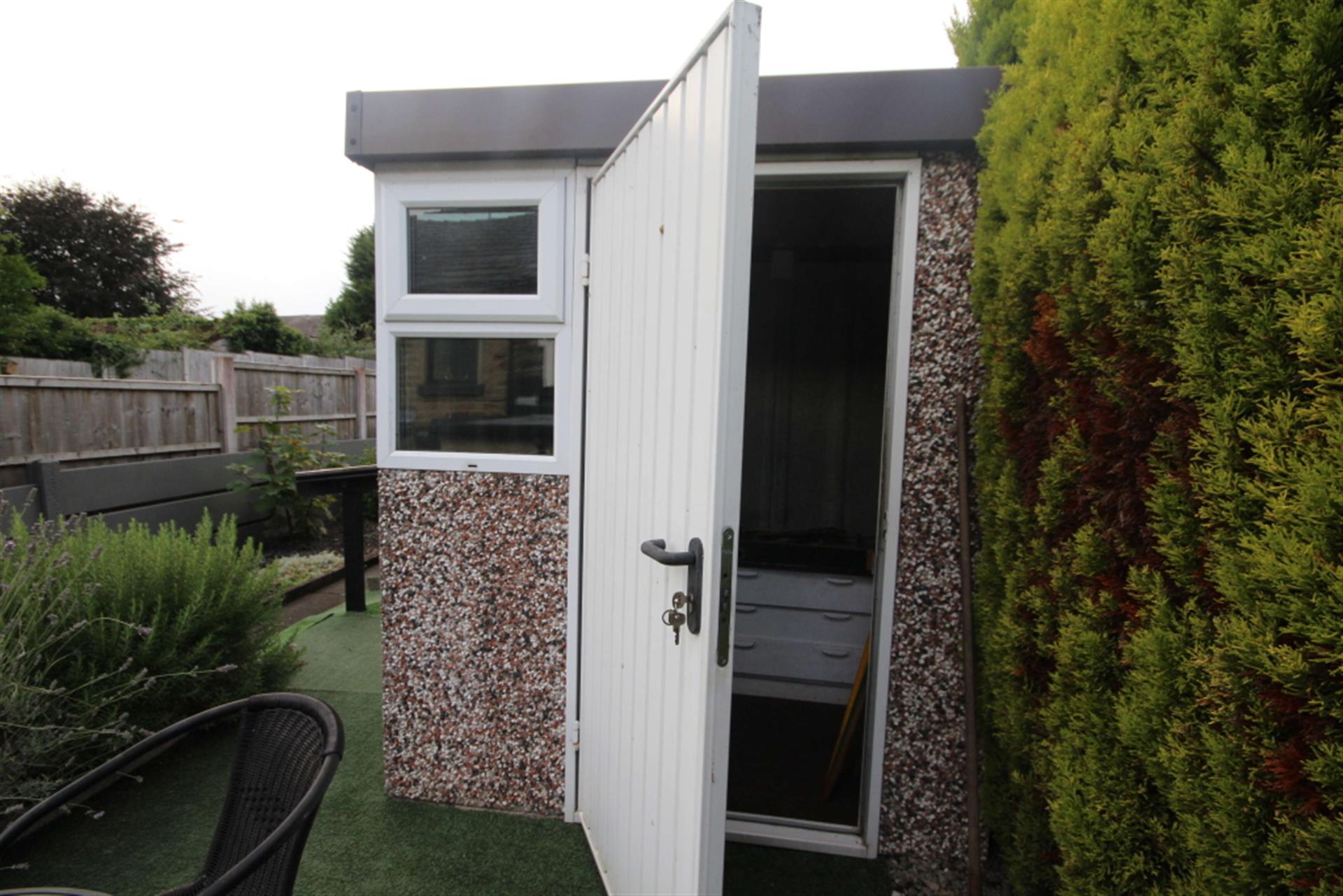 2 bedroom terraced house To Let in Bolton, Greater Manchester - Shed.