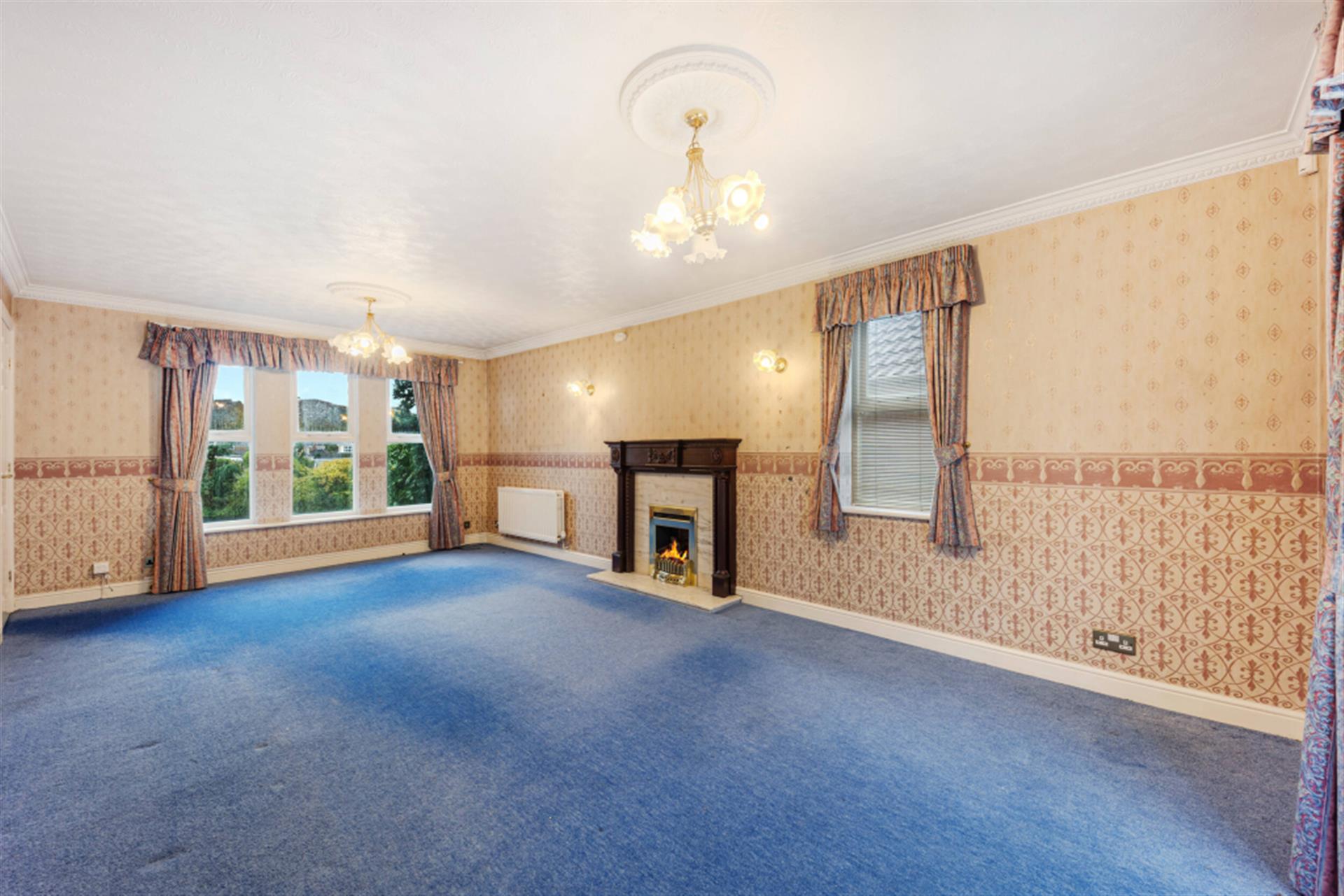 4 bedroom detached house To Let in Bolton, Greater Manchester - Lounge.
