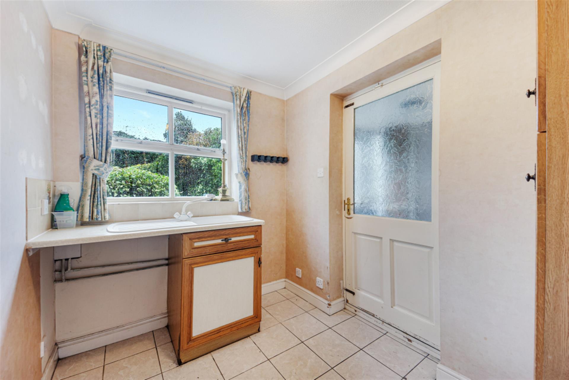 4 bedroom detached house To Let in Bolton, Greater Manchester - Utility Room.