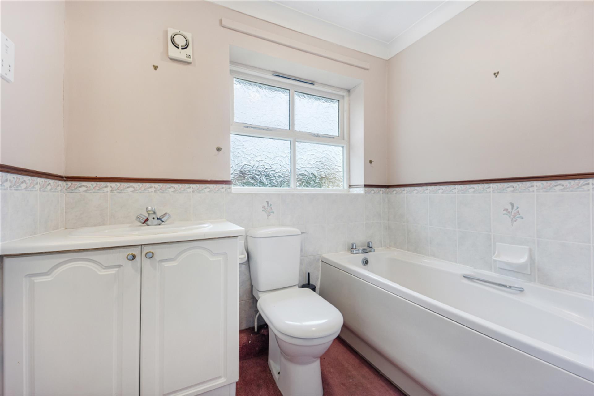 4 bedroom detached house To Let in Bolton, Greater Manchester - Bathroom.