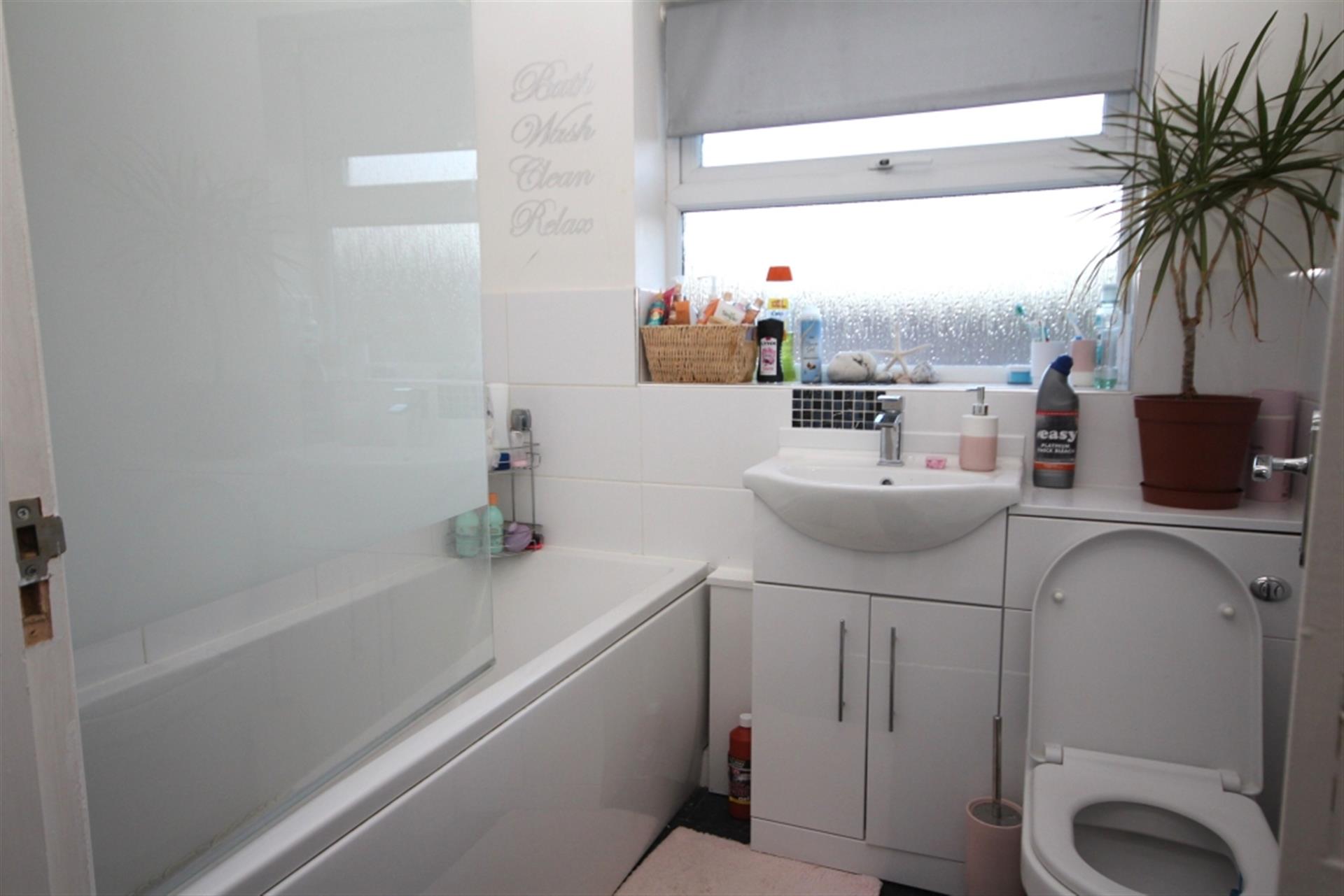 4 bedroom detached house To Let in Bromley Cross, Bolton, Greater Manchester - Photo.