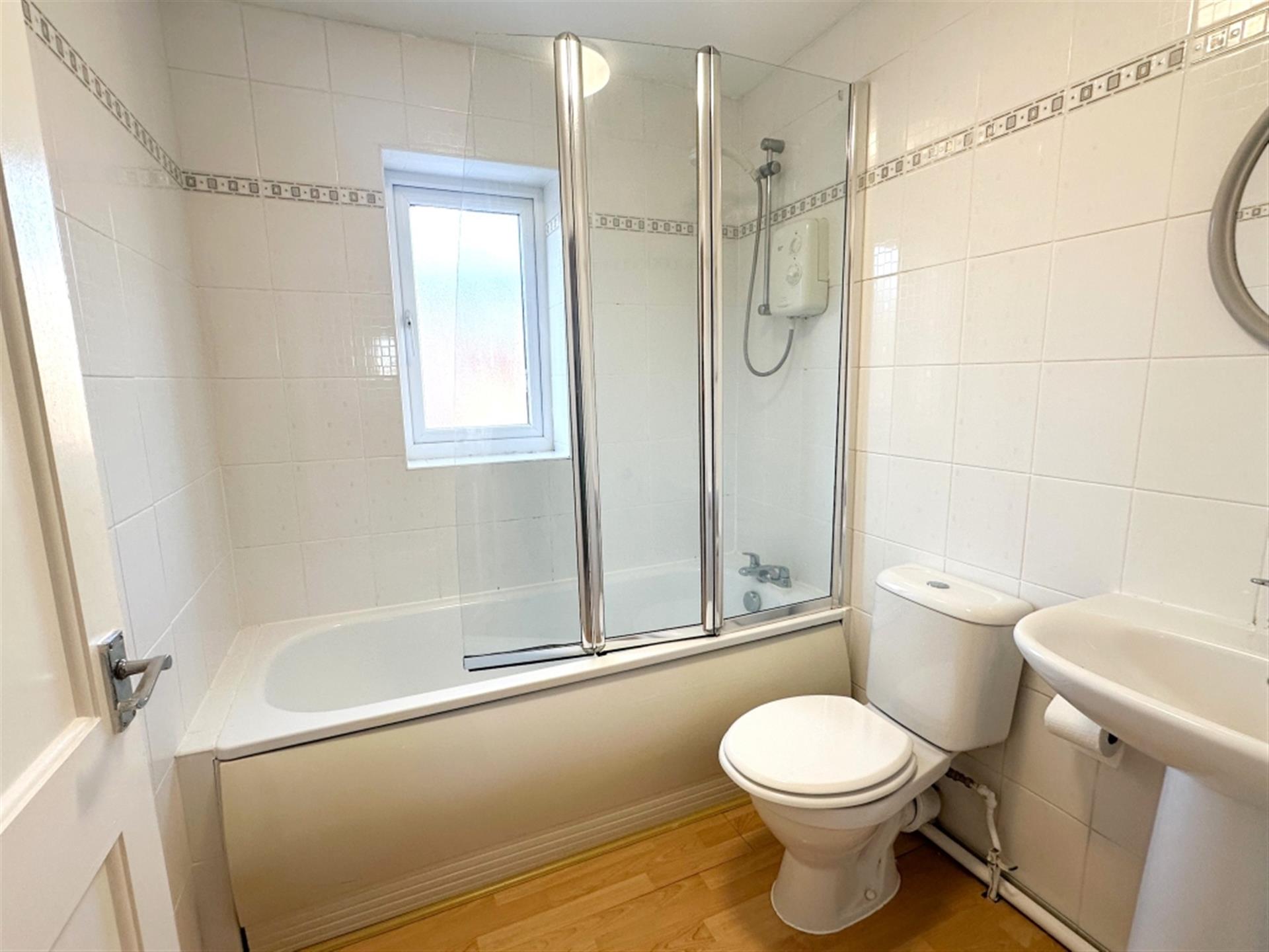 2 bedroom town house house To Let in Astley Bridge, Bolton, Greater Manchester - Bathroom.