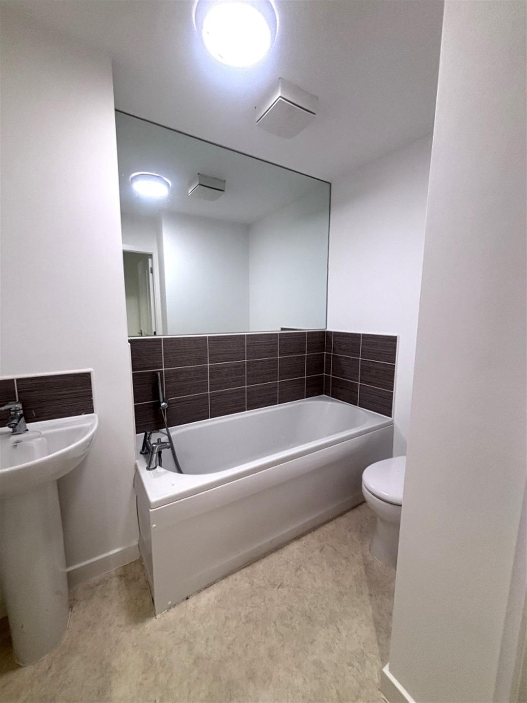 2 bedroom apartment flat / apartment To Let in Bromley Cross, Bolton, Greater Manchester - Photo.