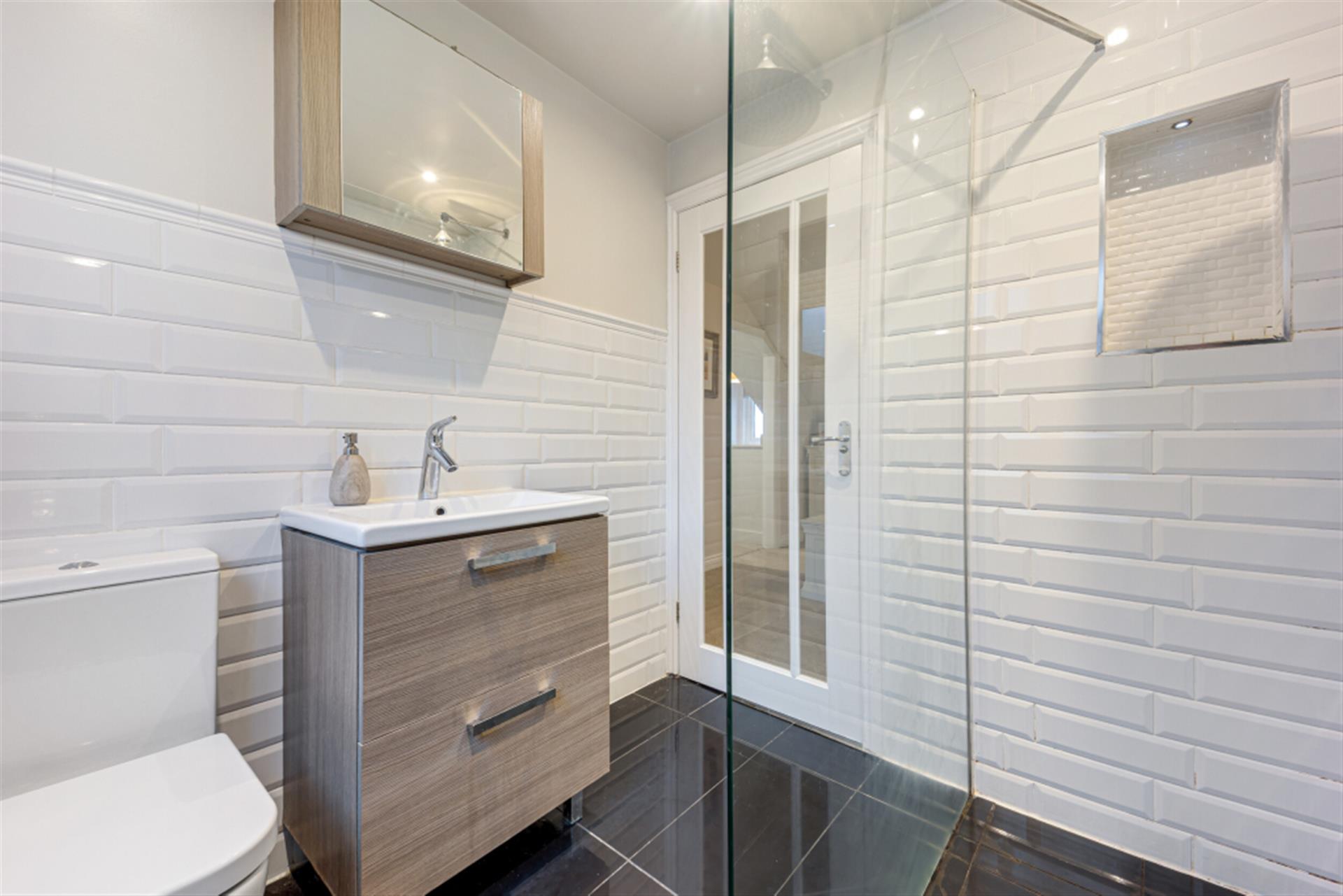 3 bedroom semi-detached bungalow To Let in Bolton, Greater Manchester - En-Suite.