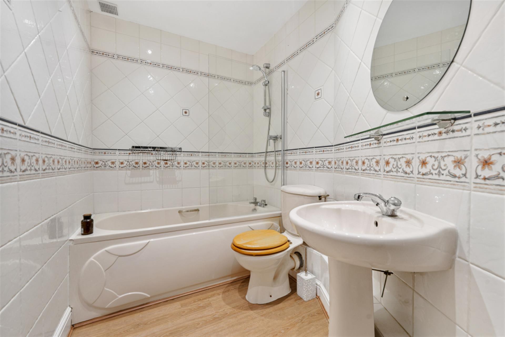3 bedroom cottage house To Let in Egerton, Bolton, Greater Manchester - Bathroom.