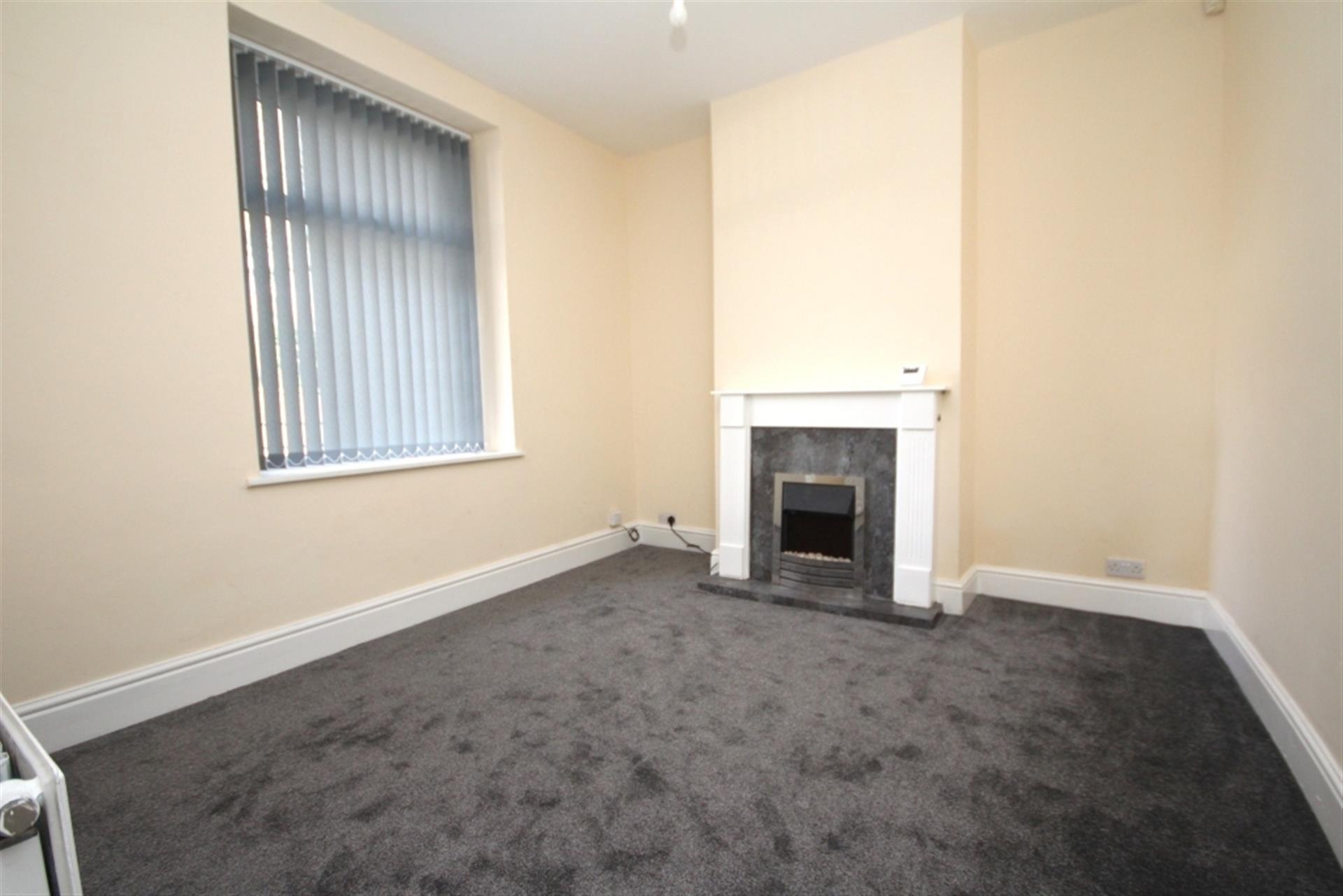 2 bedroom cottage house To Let in Bolton, Greater Manchester - Lounge.