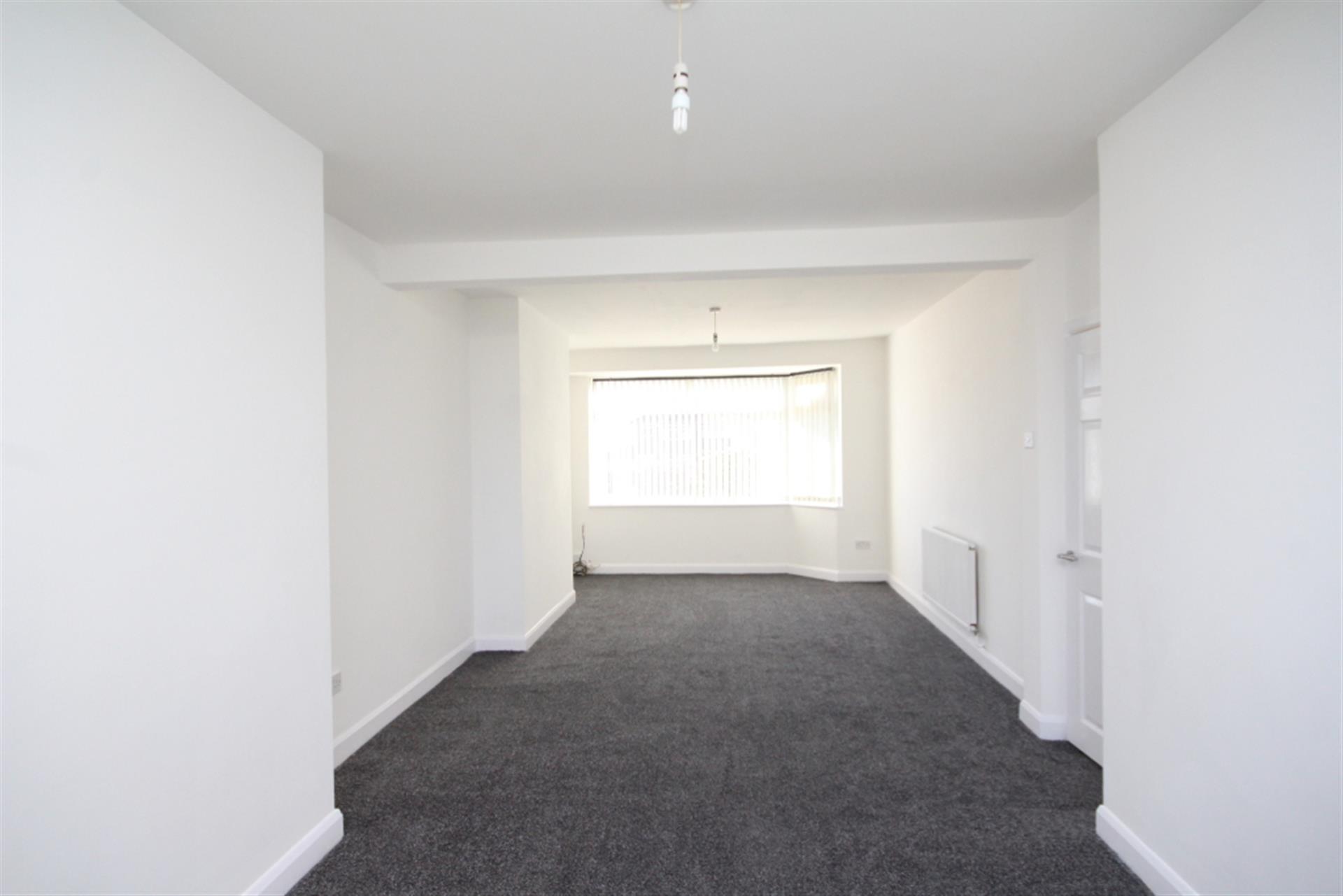 3 bedroom semi-detached house To Let in Bolton, Greater Manchester - Louge.