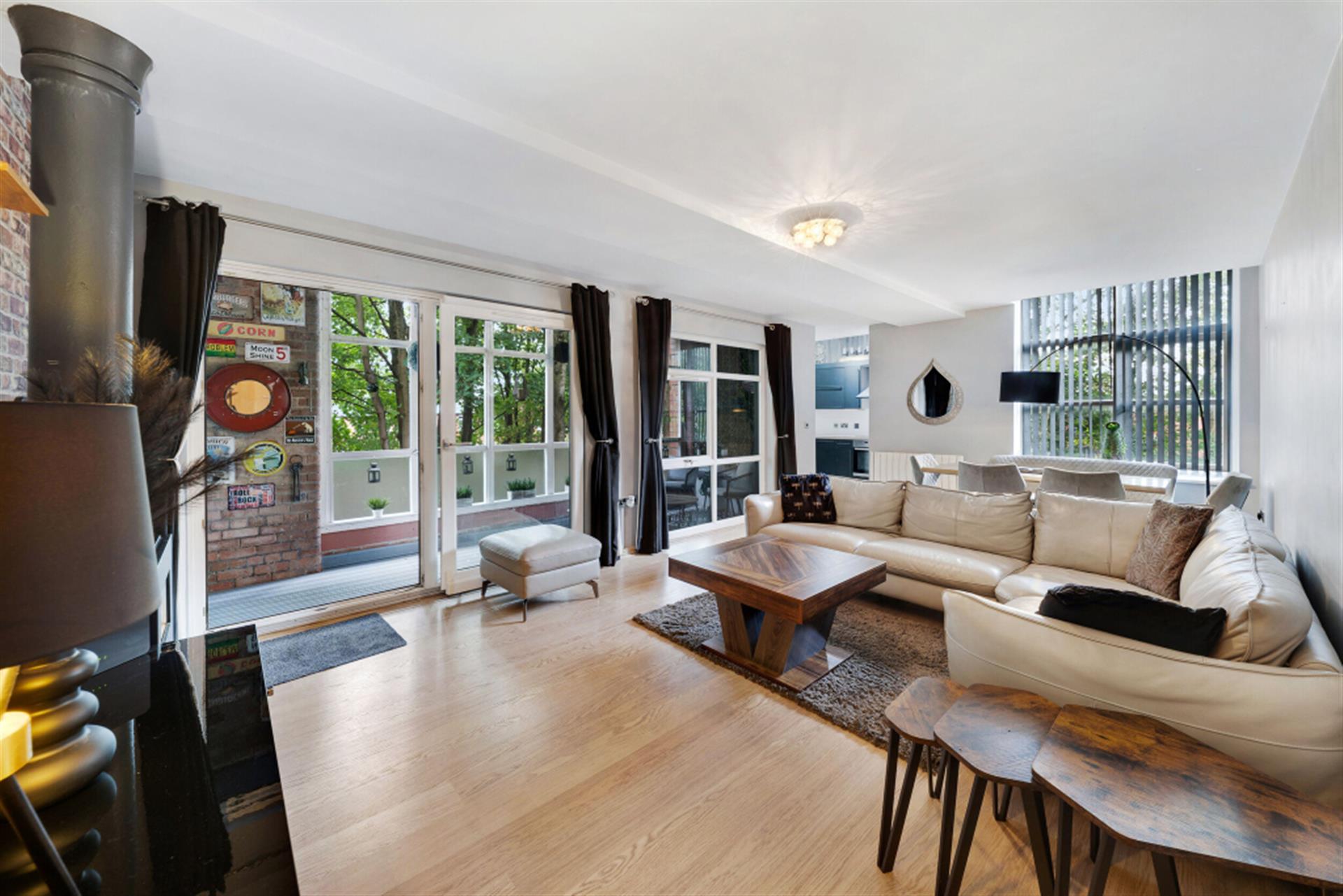 2 bedroom apartment flat / apartment To Let in Bolton, Greater Manchester - Living Room.