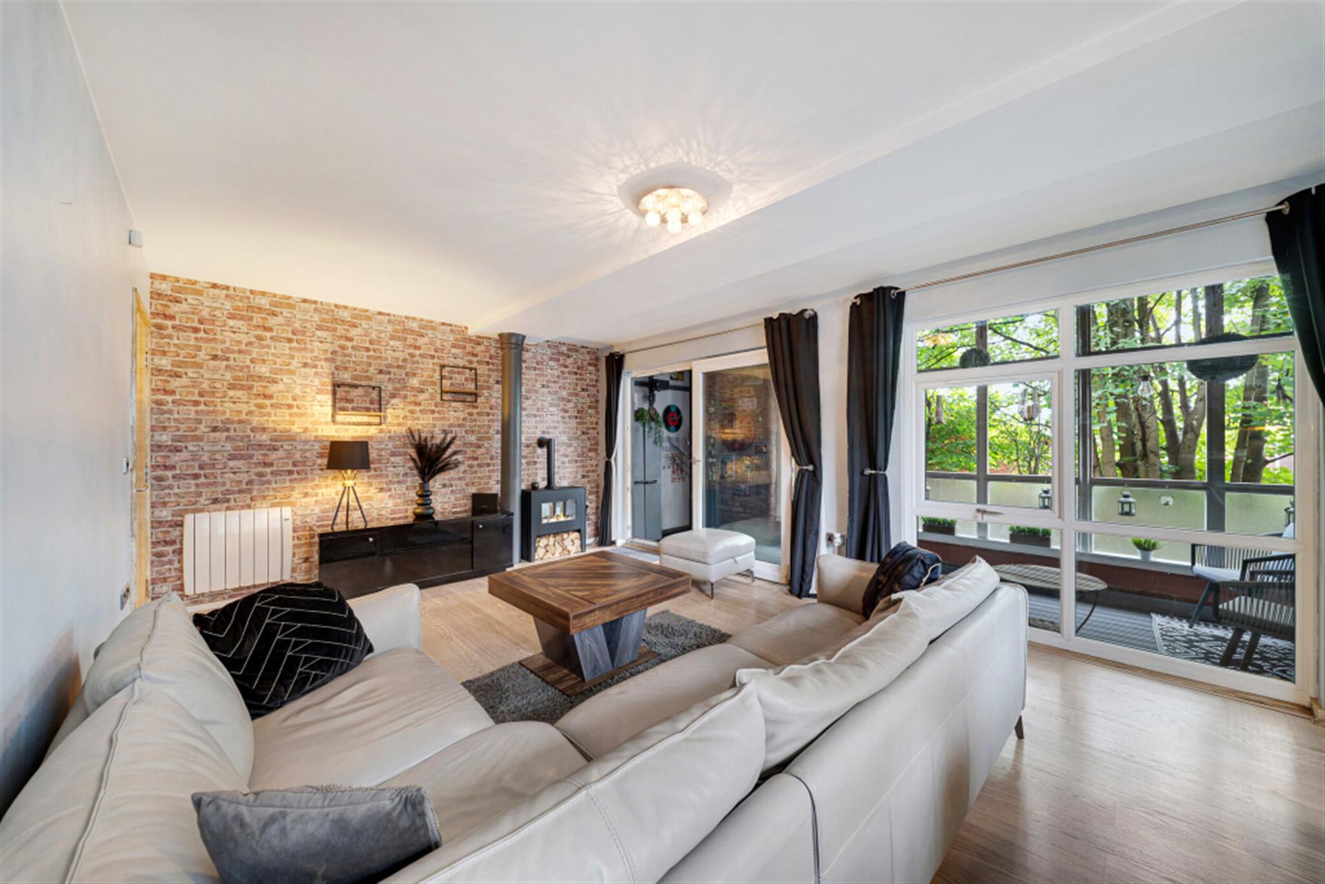 2 bedroom apartment flat / apartment To Let in Bolton, Greater Manchester - Living Room.